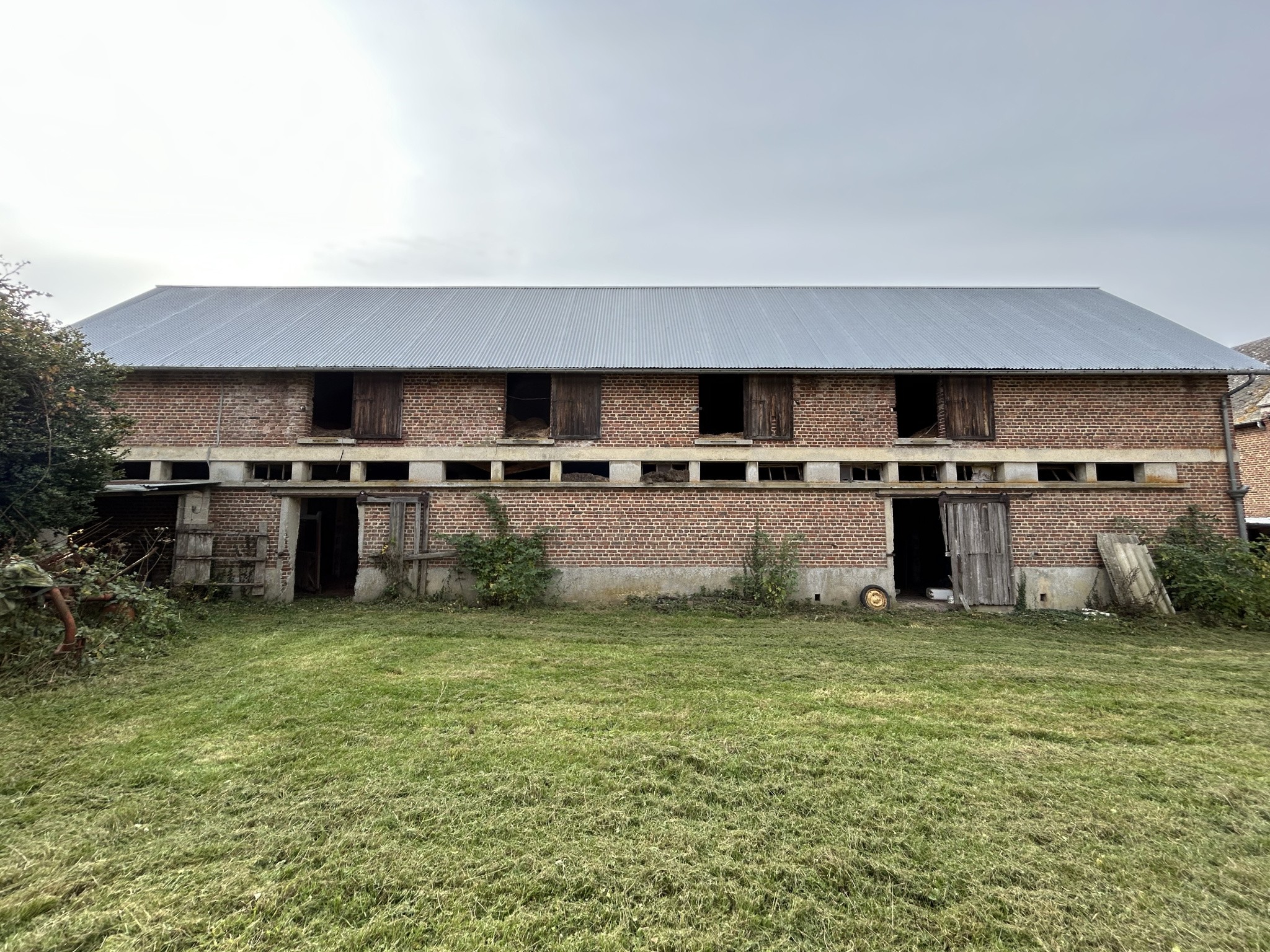 Maison en briques à rénover avec du potentiel — photo 14