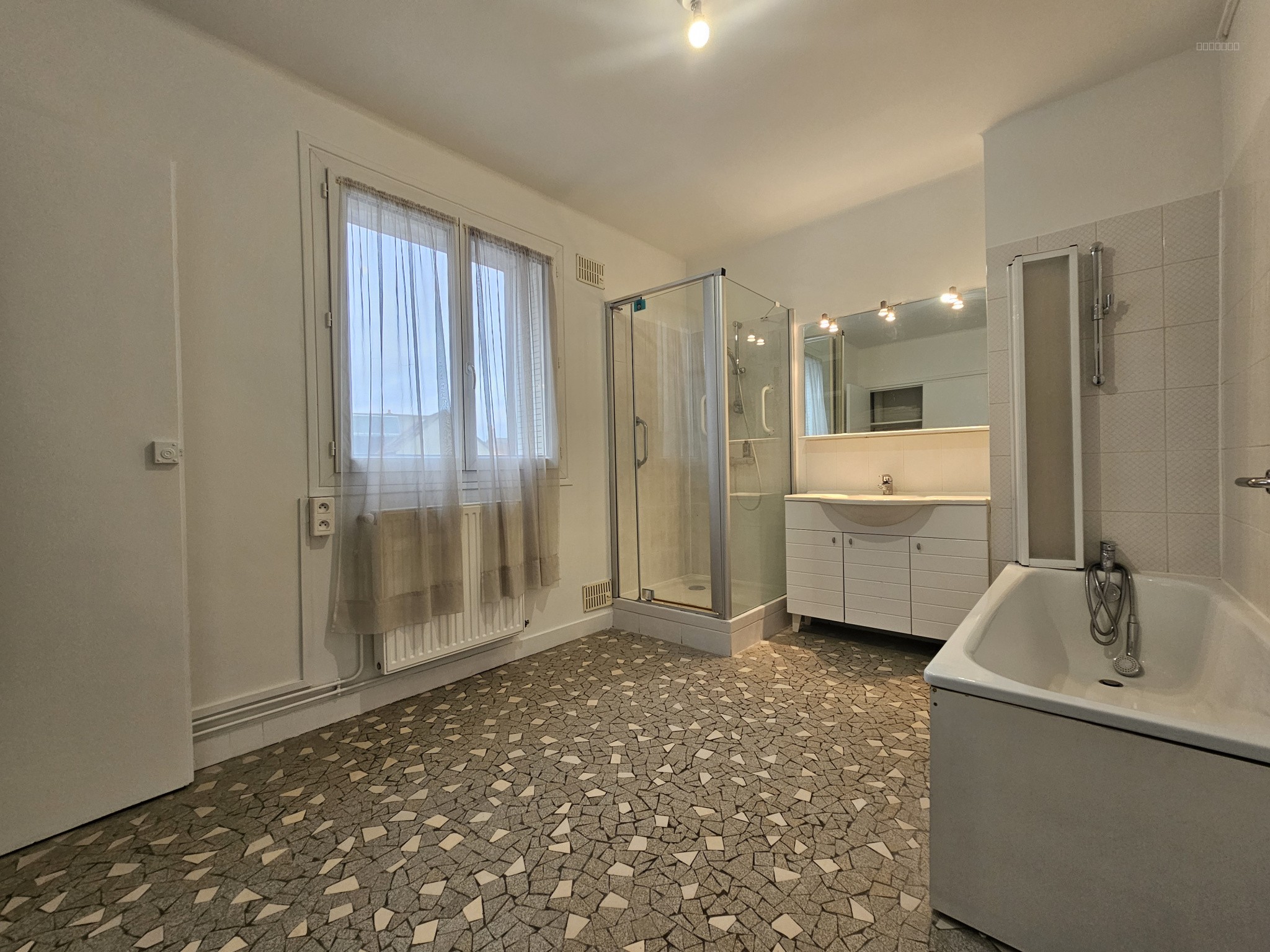 Appartement de 121 m2 avec 3 chambres en hyper centre de Vernon très lumineux — photo 7