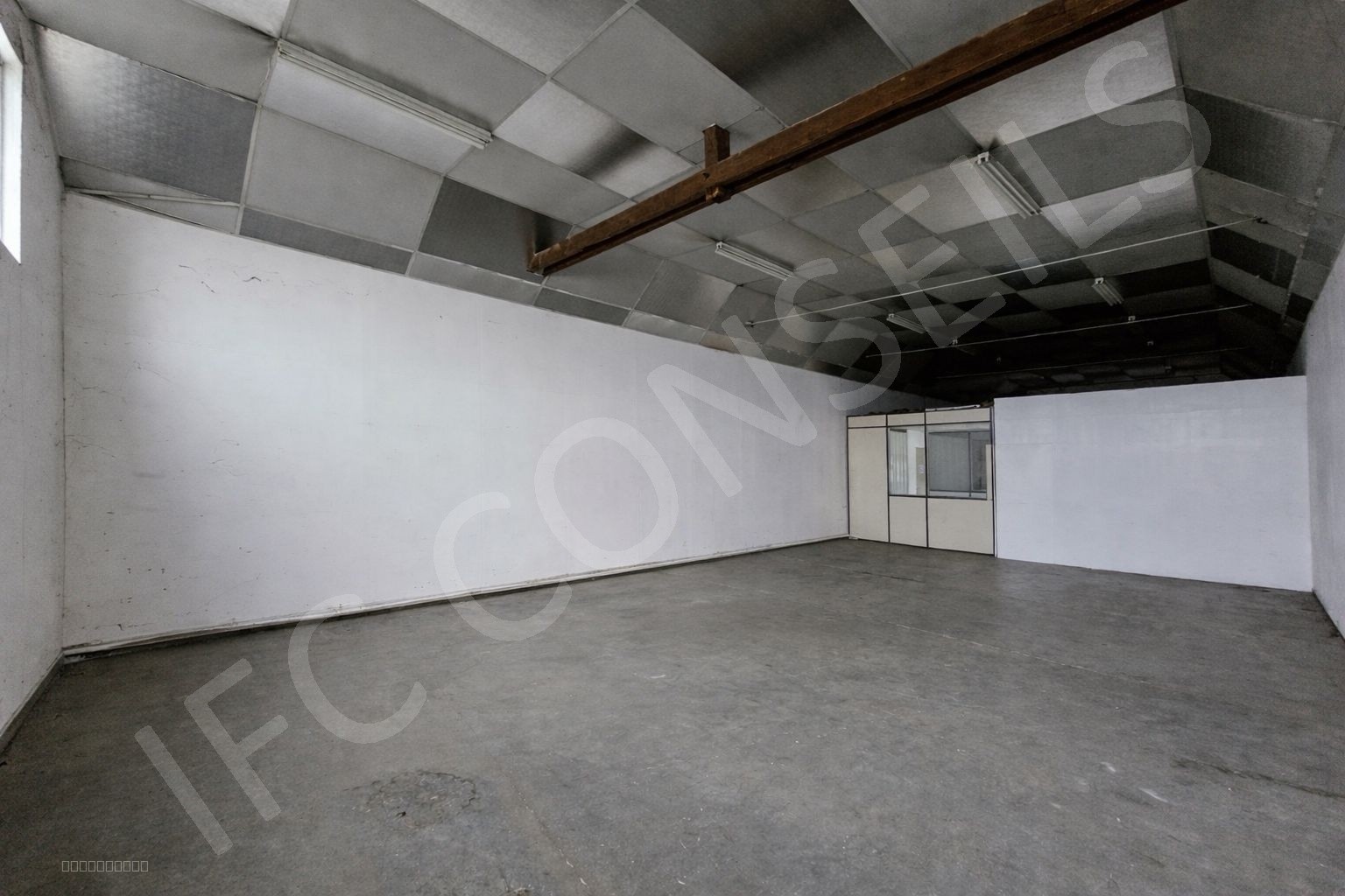 Murs commerciaux bien placés à St marcel d'environ 190 m2 — photo 2