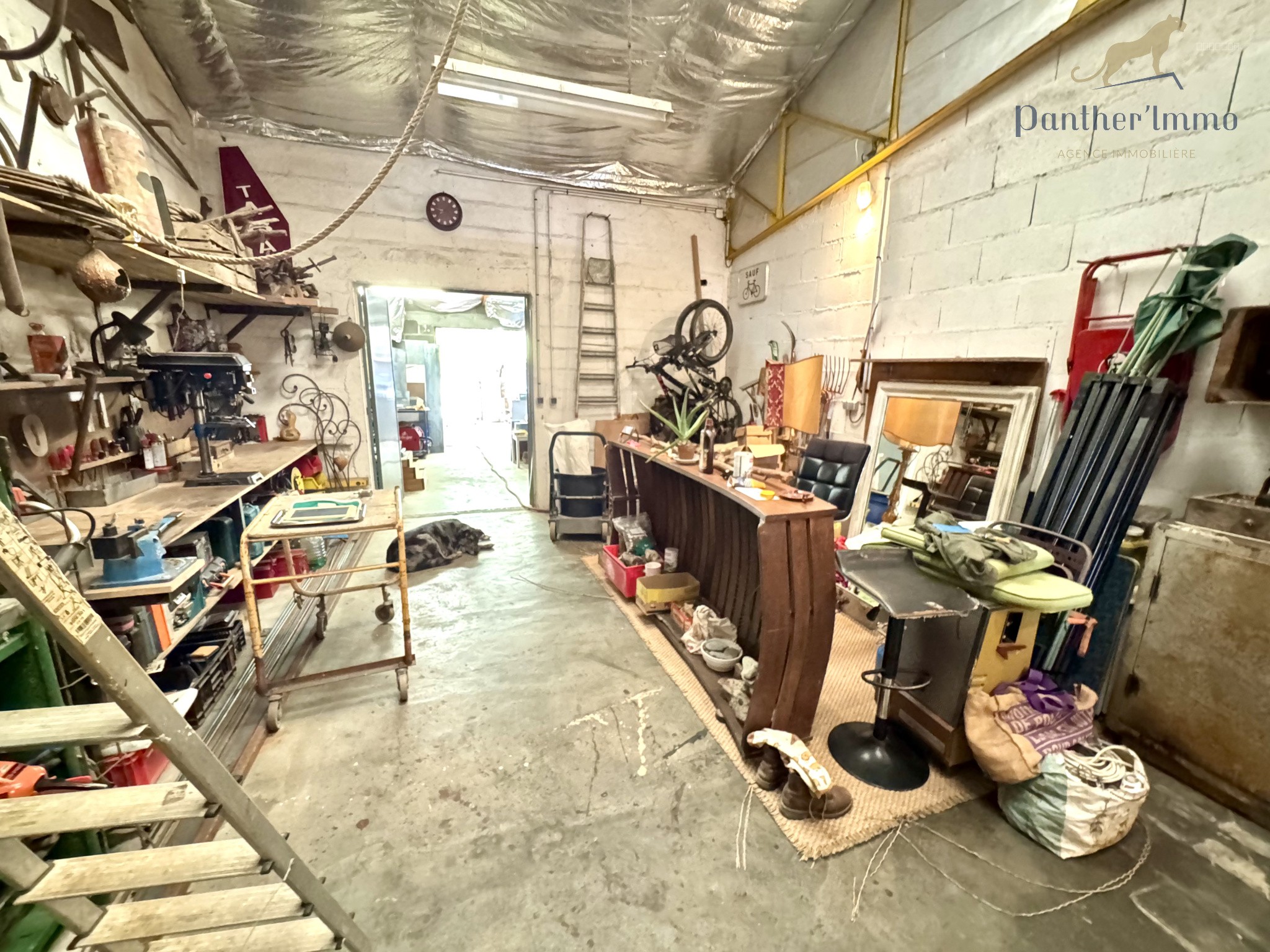 Beau Batiment Industriel en pleine Zone Artisanale dynamique. — photo 5