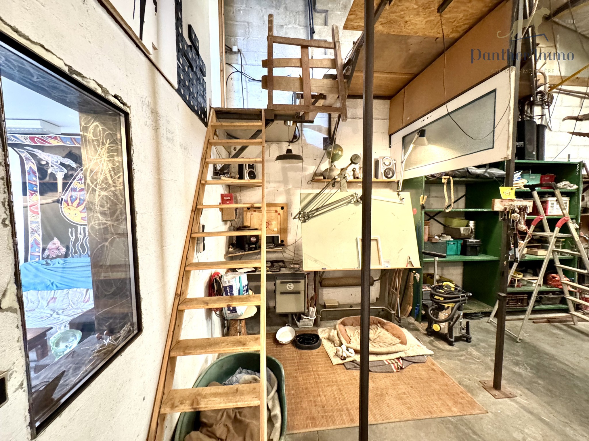 Beau Batiment Industriel en pleine Zone Artisanale dynamique. — photo 3