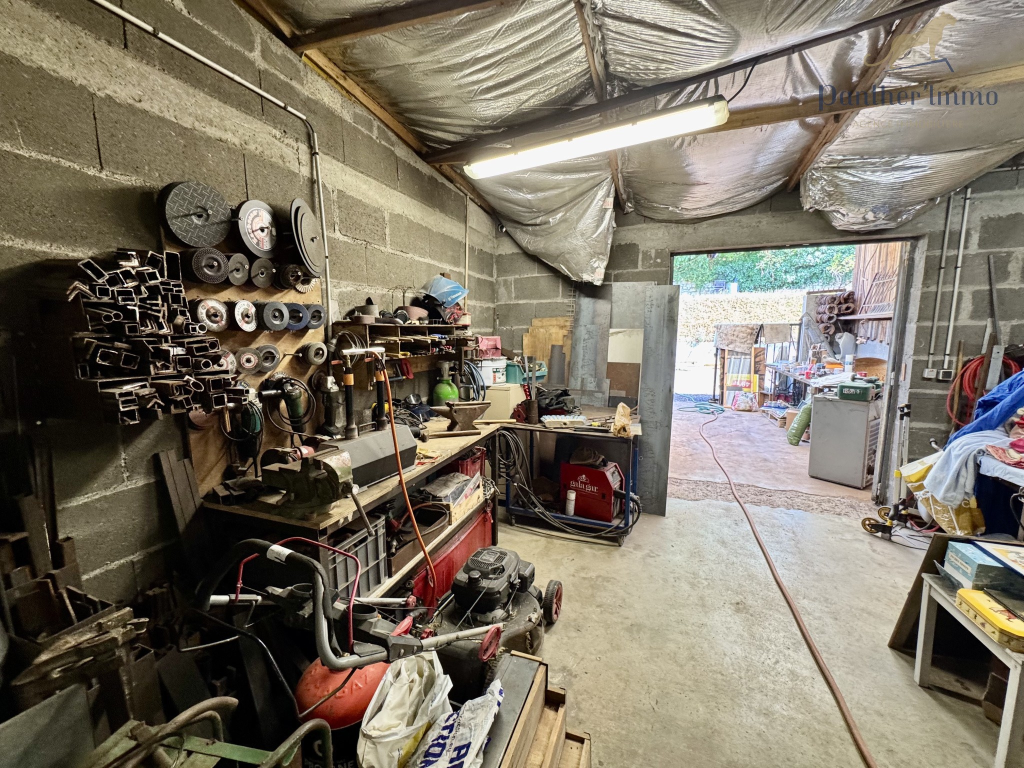 Beau Batiment Industriel en pleine Zone Artisanale dynamique. — photo 2