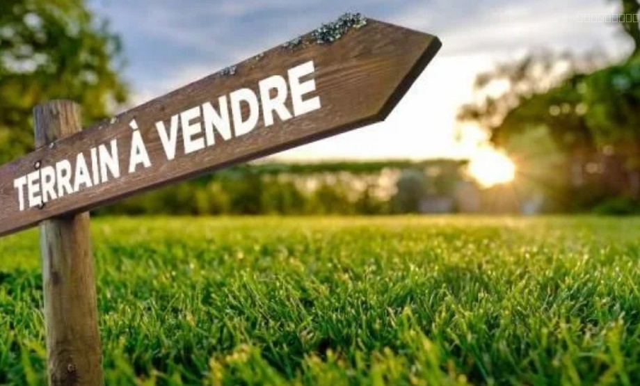 A VENDRE TERRAIN CONSTRUCTIBLE NON VIABILISÉ SAINT CLEMENT DE LA PLACE — photo 1