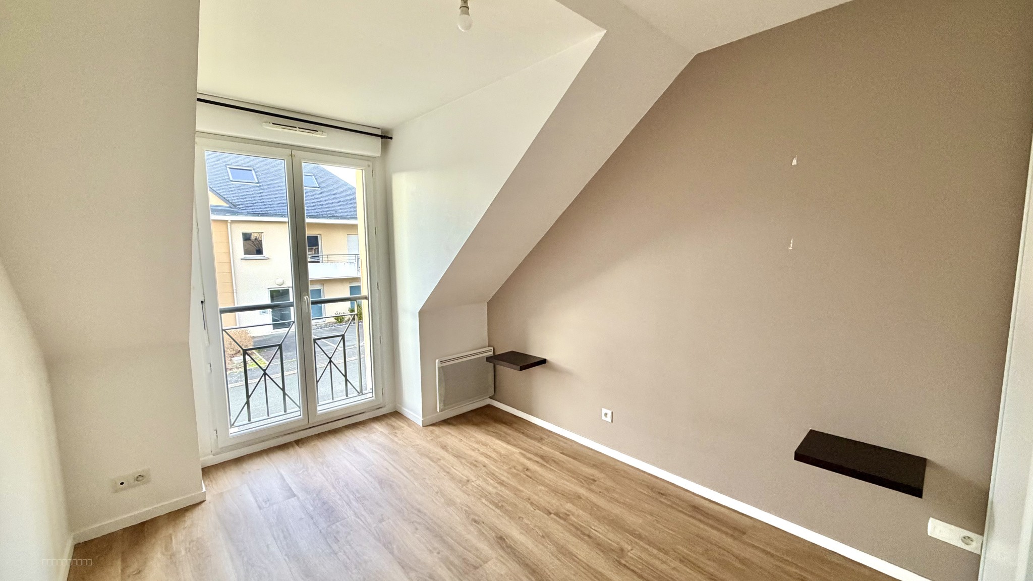 A VENDRE MAISON RÉCENTE BOUCHEMAINE-PRUNIERS — photo 6