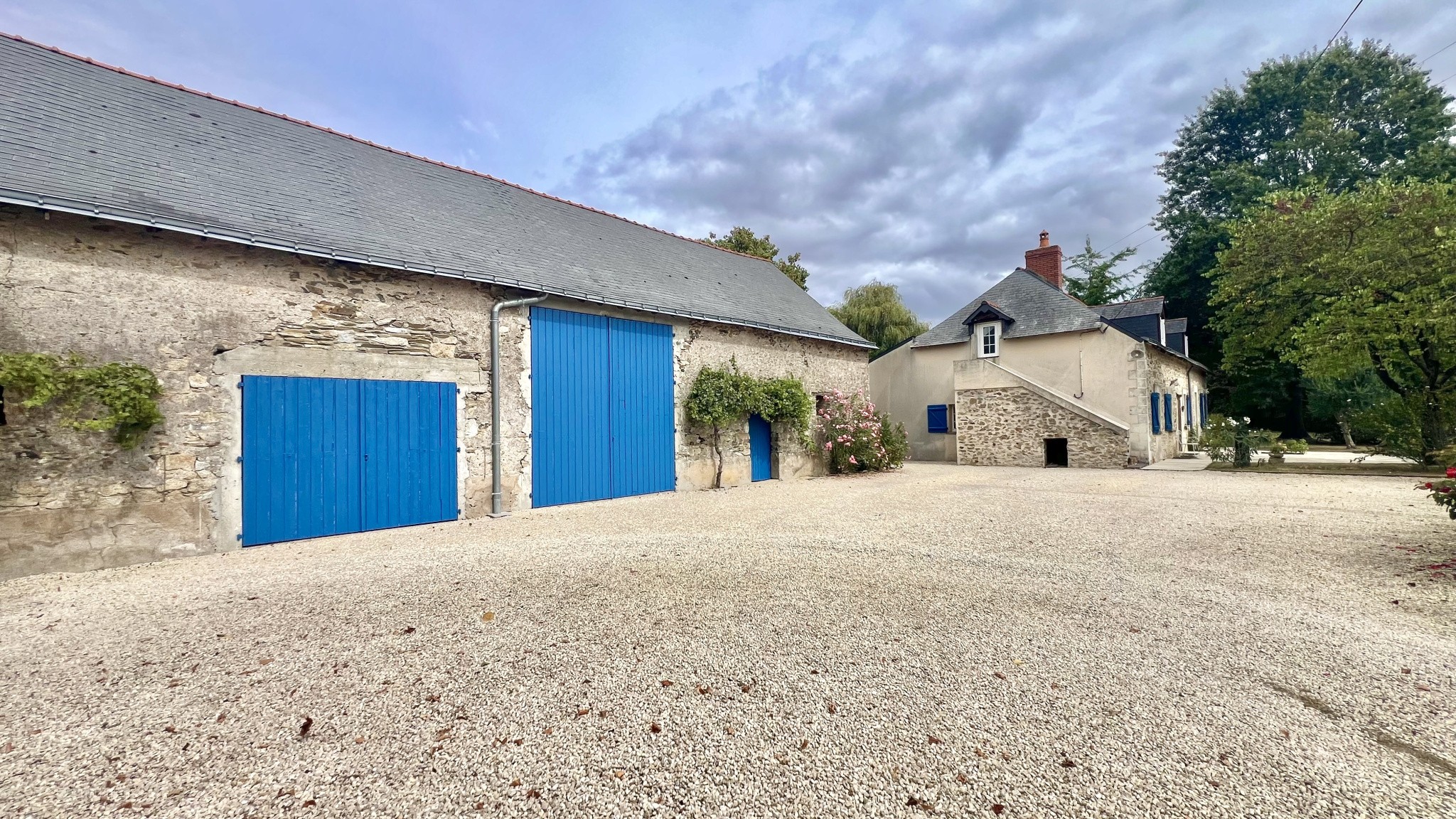 A VENDRE MAISON ANCIENNE BÉCON LES GRANITS — photo 8