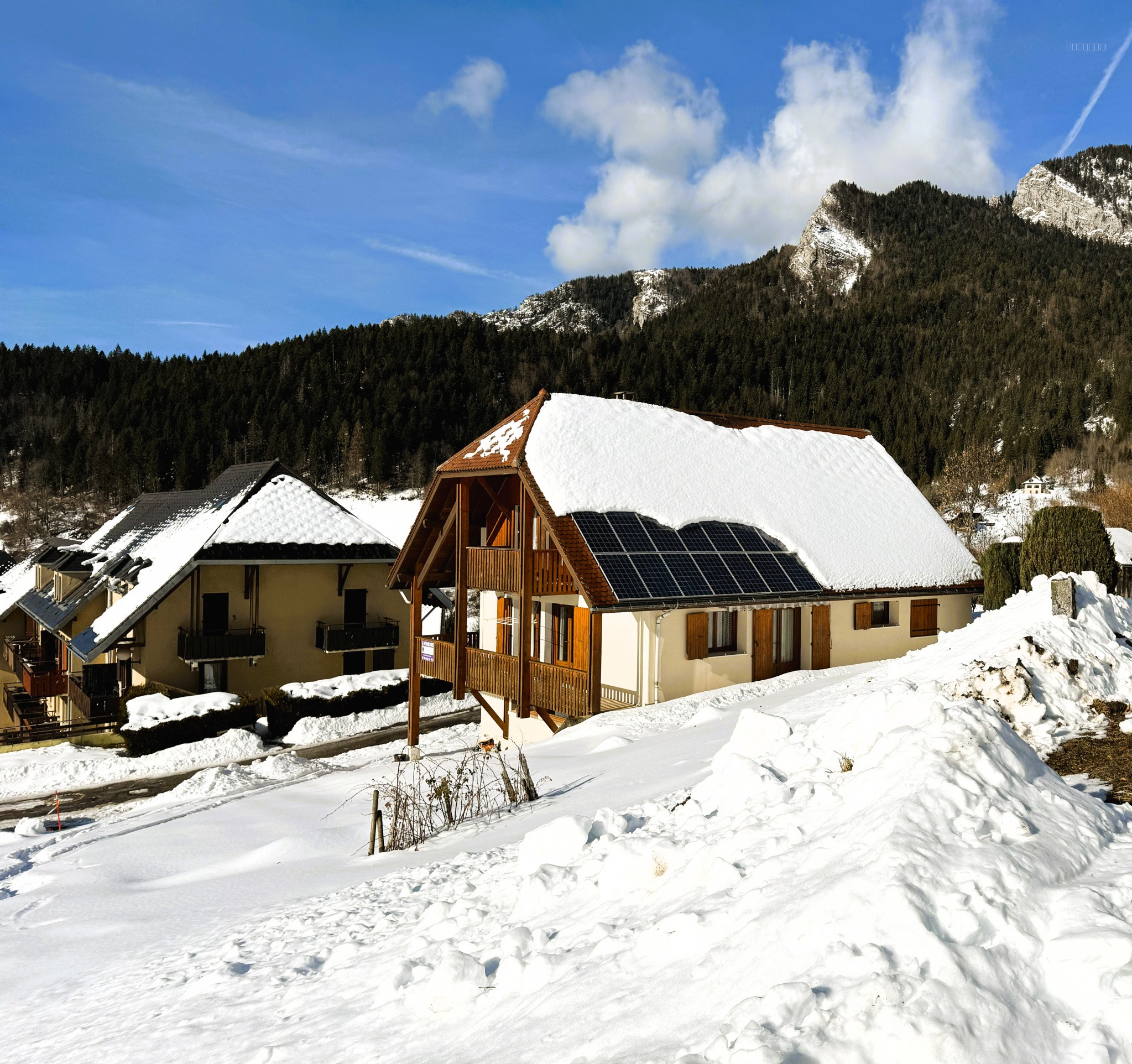 St Pierre de Chartreuse, Côteau Sud centre village, superbe villa d'architecte avec vue exceptionnelle — photo 3