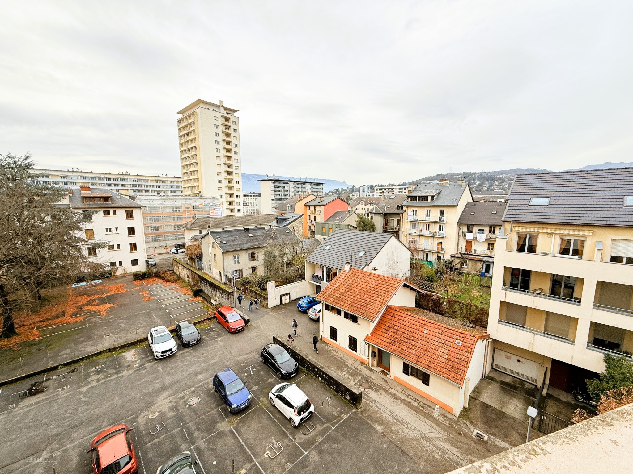 Chambéry, quartier Monge, T2 de 50m2 en étage avec ascenseur, parking et garage — photo 6