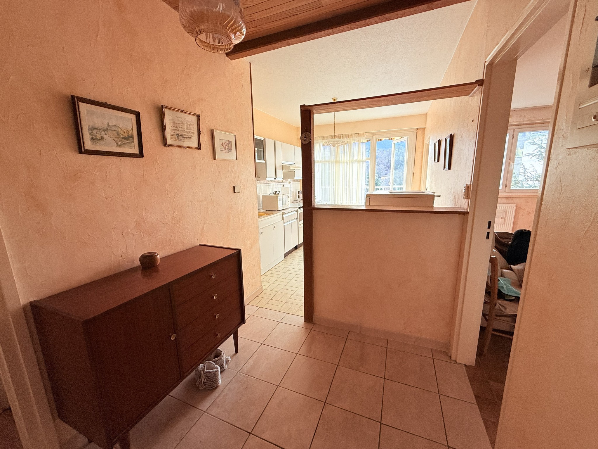 Cognin, proche toutes commodités, lumineux T4 en étage élevé avec cave et garage — photo 10