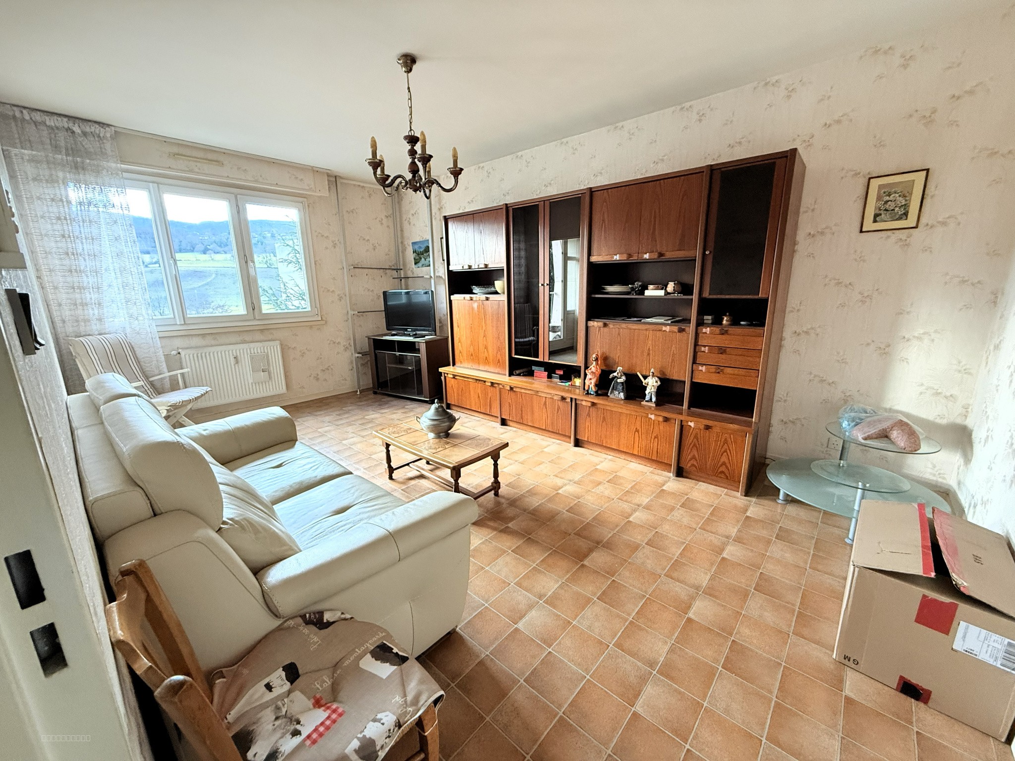 Cognin, proche toutes commodités, lumineux T4 en étage élevé avec cave et garage — photo 2