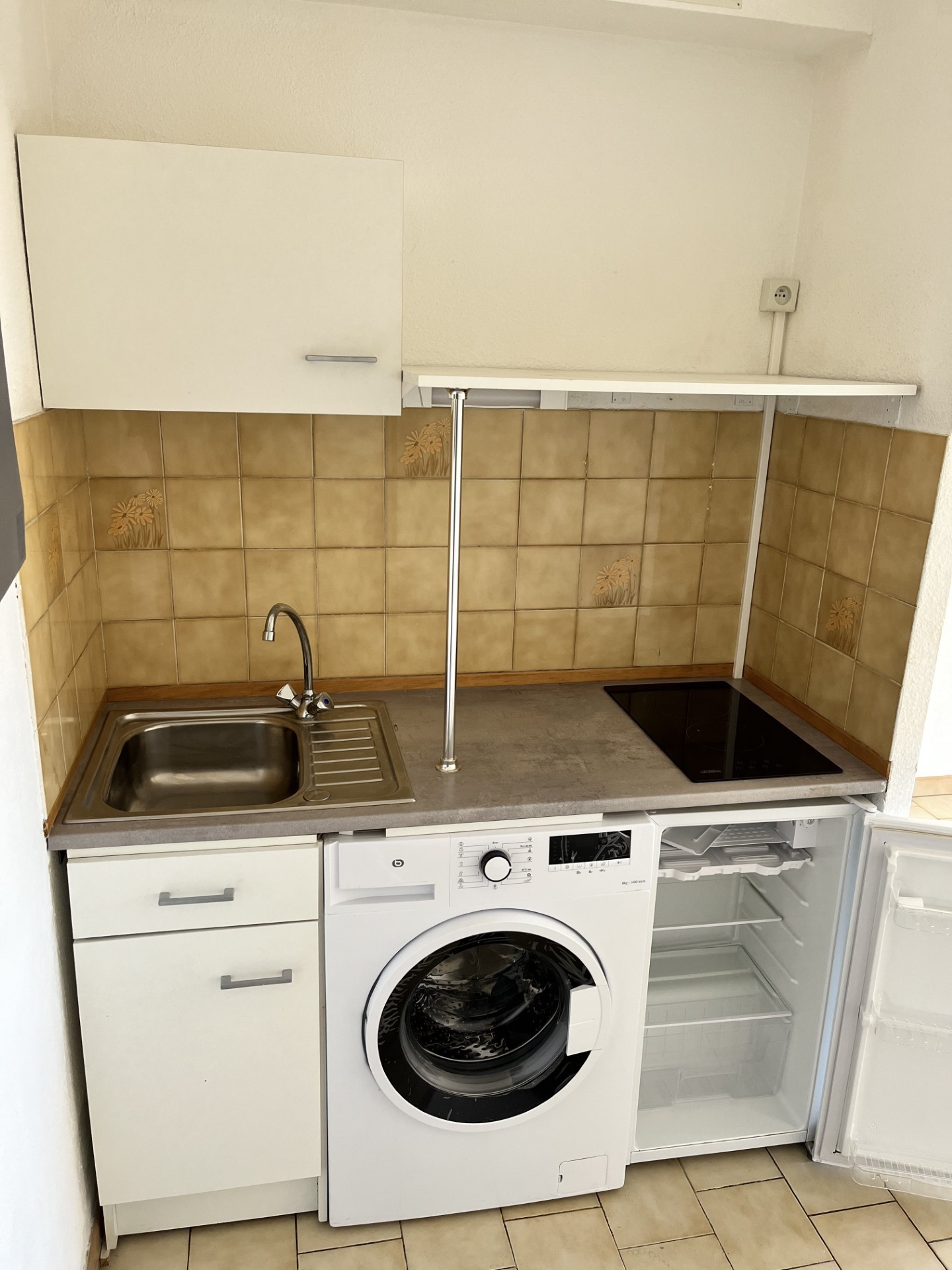 STUDIO LUMINEUX DANS RESIDENCE SECURISE + PARKING — photo 4