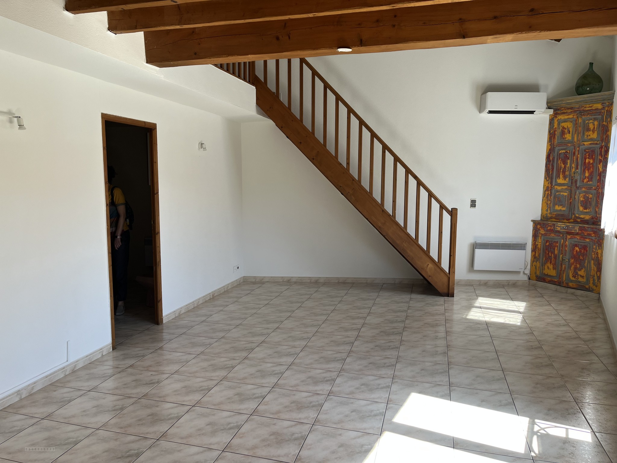 AU COEUR DU VILLAGE DE SAINT GENIS DES FONTAINES — photo 2