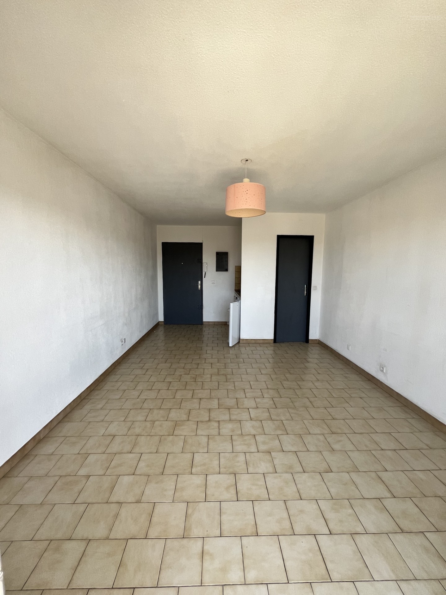 STUDIO LUMINEUX DANS RESIDENCE SECURISE + PARKING — photo 5