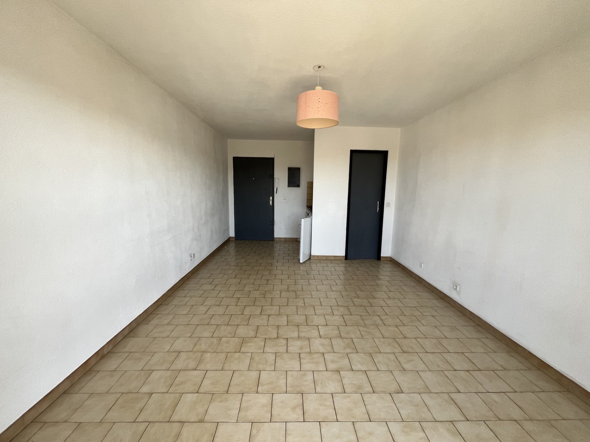 STUDIO LUMINEUX DANS RESIDENCE SECURISE + PARKING — photo 6