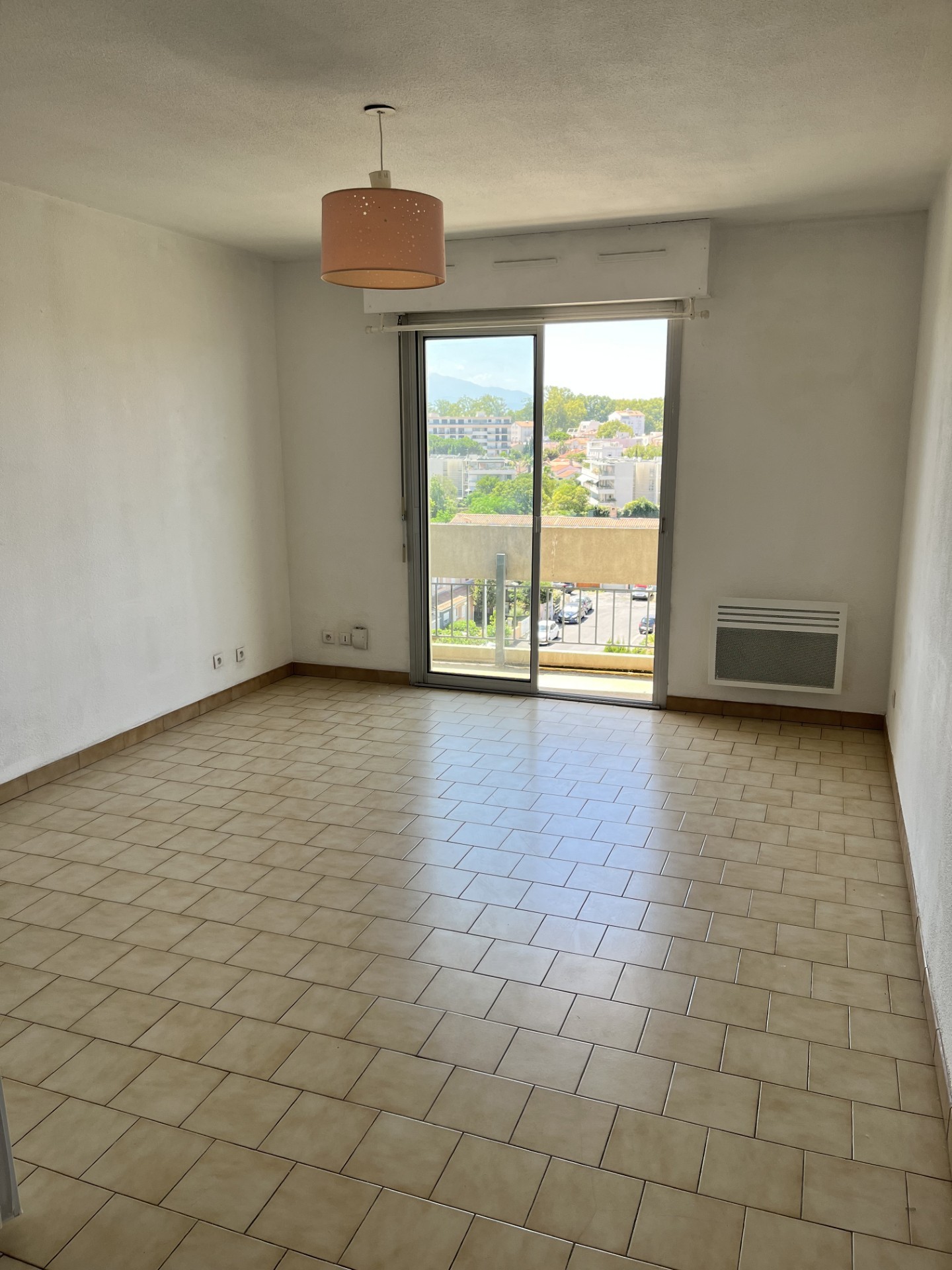 STUDIO LUMINEUX DANS RESIDENCE SECURISE + PARKING — photo 2