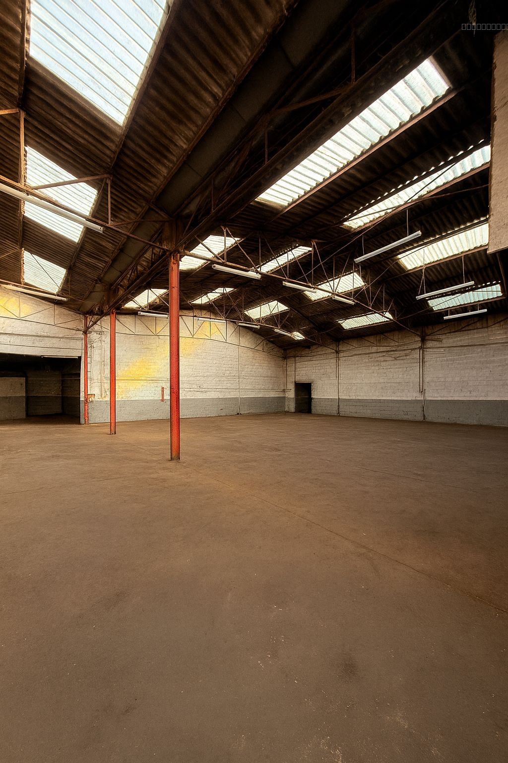 Bâtiment commercial de 980 m2 sur terrain de 4 388 m2 à Mamers — photo 7