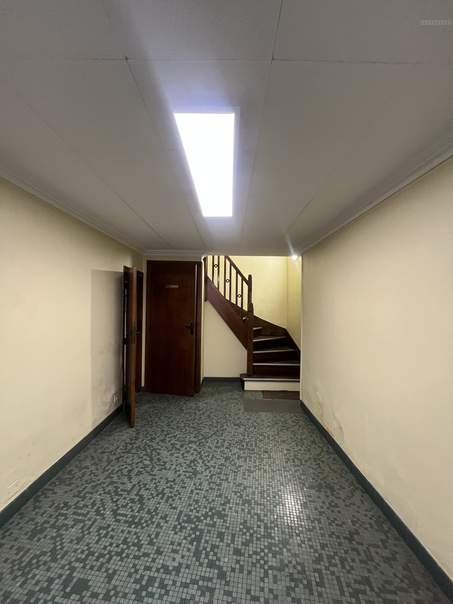 Immeuble à usage d'habitation et professionnel — photo 3