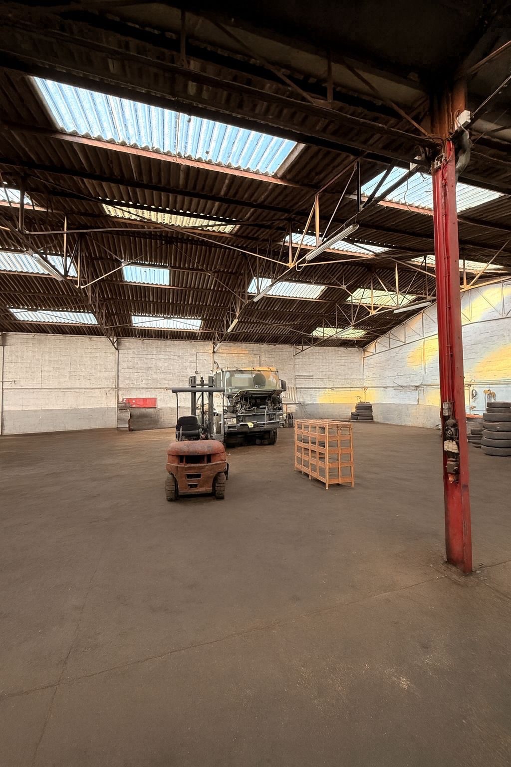 Bâtiment commercial de 980 m2 sur terrain de 4 388 m2 à Mamers — photo 8
