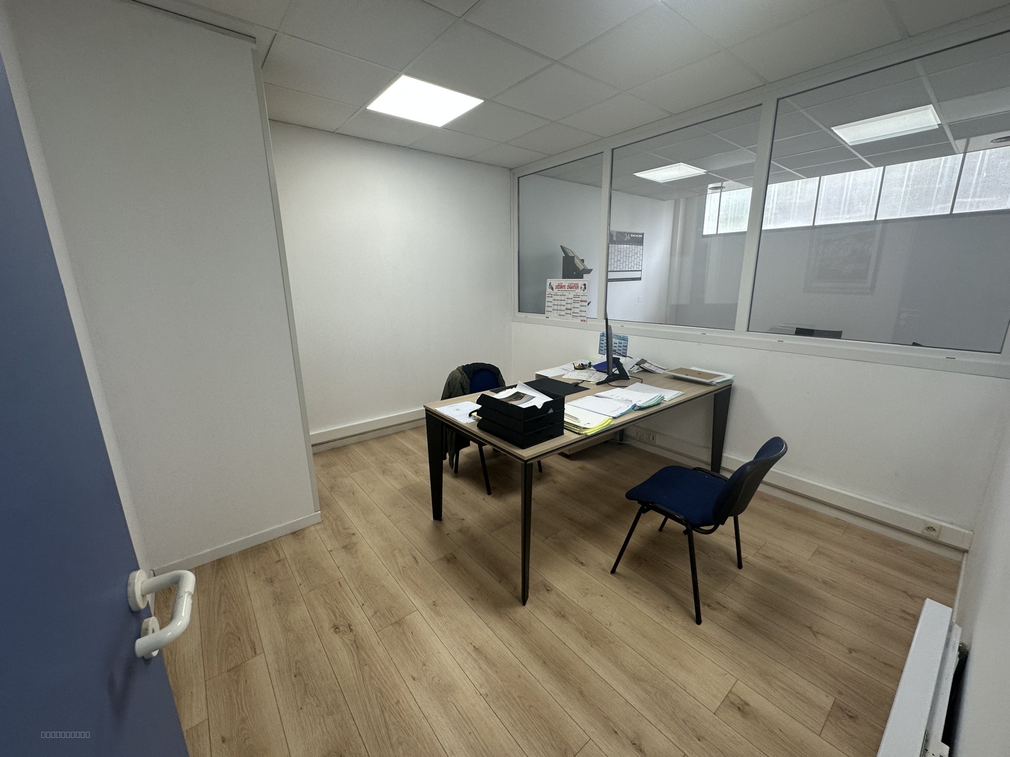 Local commercial 113 m2 - ZI SERRES- CASTET — photo 2
