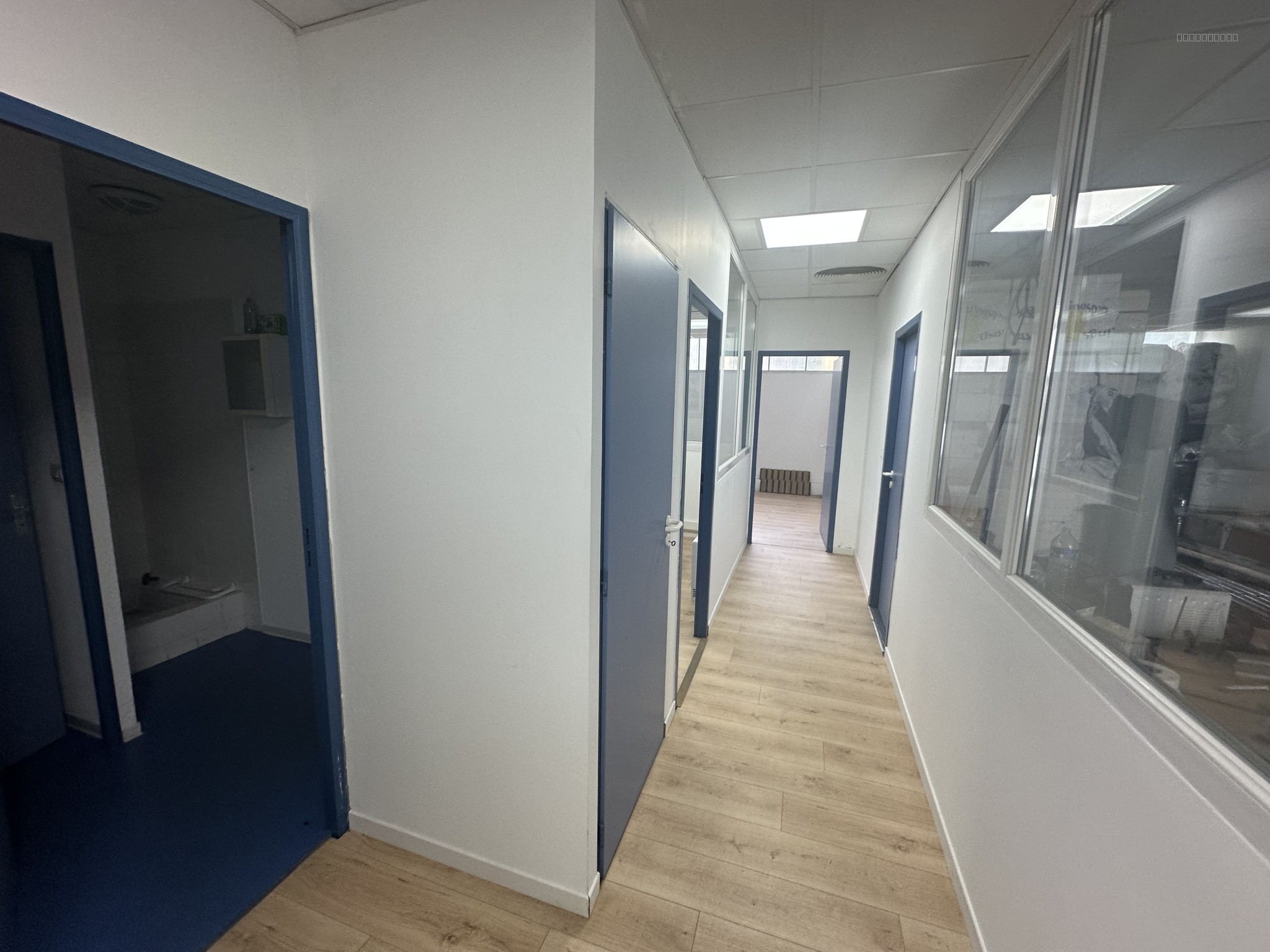 Local commercial 113 m2 - ZI SERRES- CASTET — photo 5