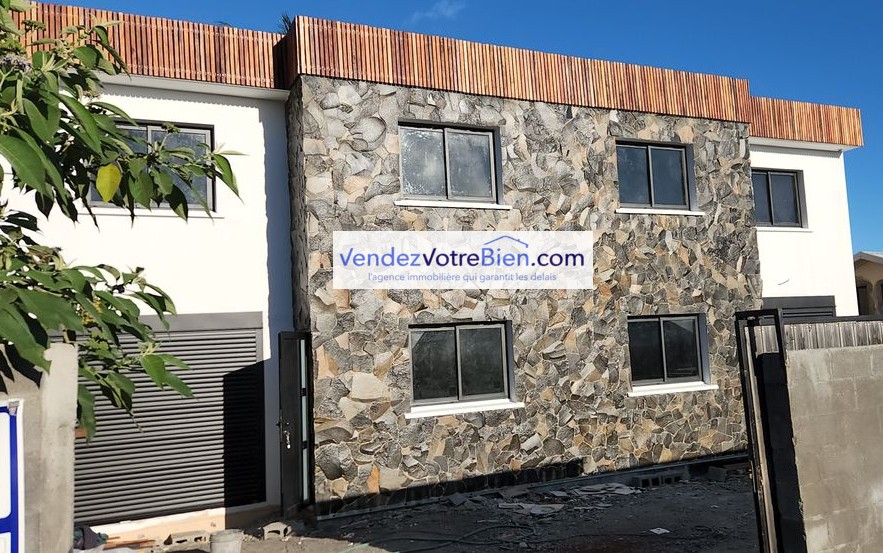 Villa neuve de 200 m2 (divisible en 2 x 100 m2) - LE TAMPON