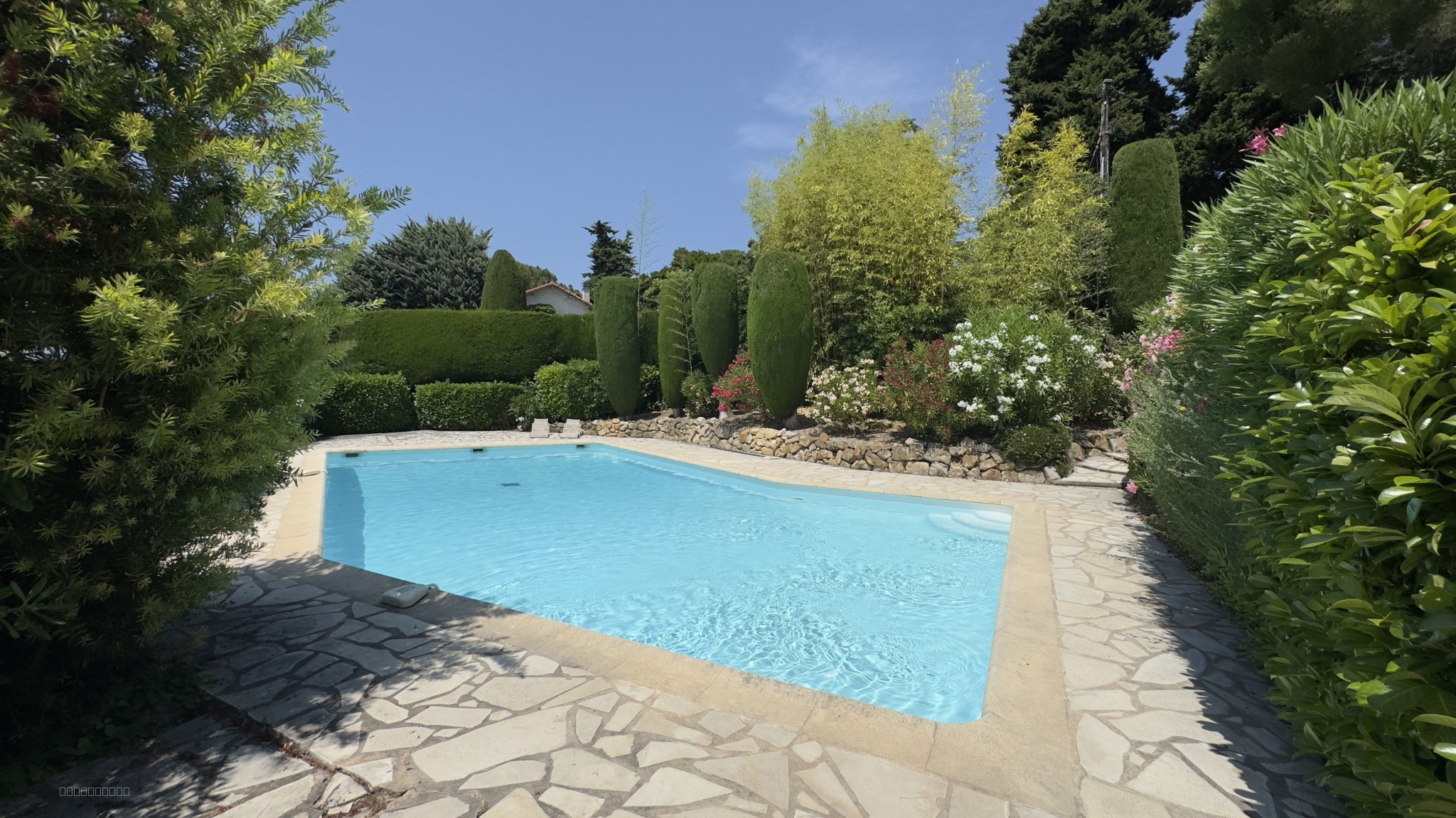 À vendre Studio vue Mer à Nice avec terrasse vue mer et piscine - Avenue de RIMIEZ — photo 2