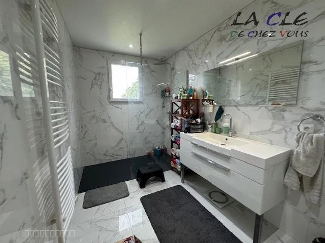 PAVILLON SUR SOUS-SOL SEMI-ENTERRE — photo 6