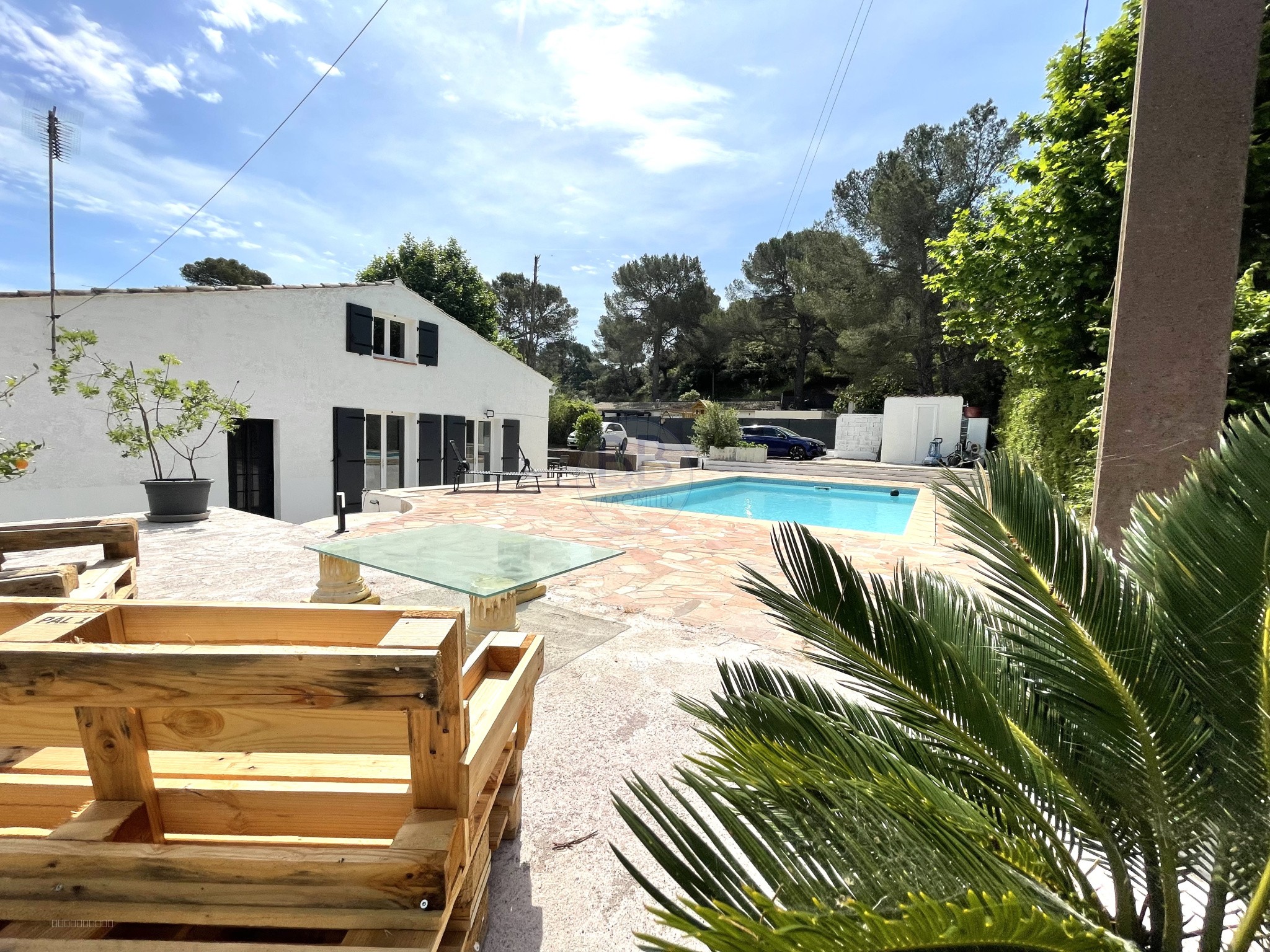Vente villa 3 pièces rénovée à Fréjus avec piscine — photo 2