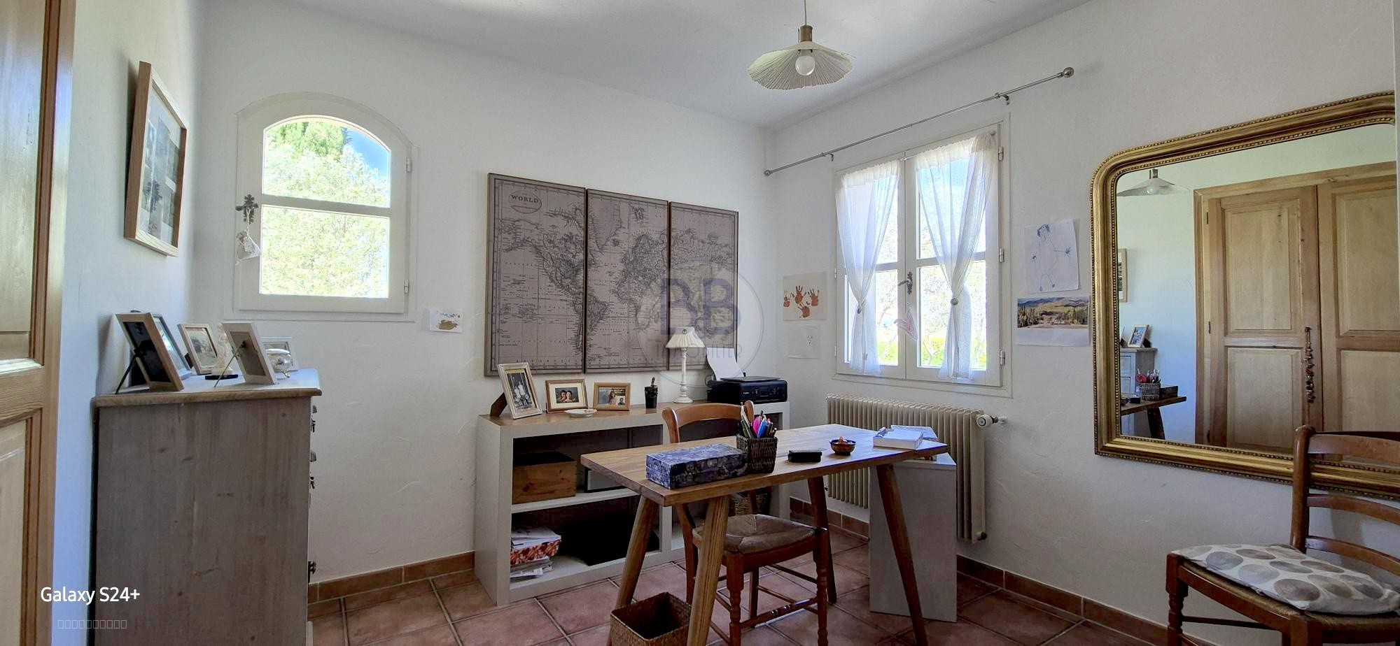 Charme, lumière et authenticité   Maison 4 chambres avec piscine — photo 14