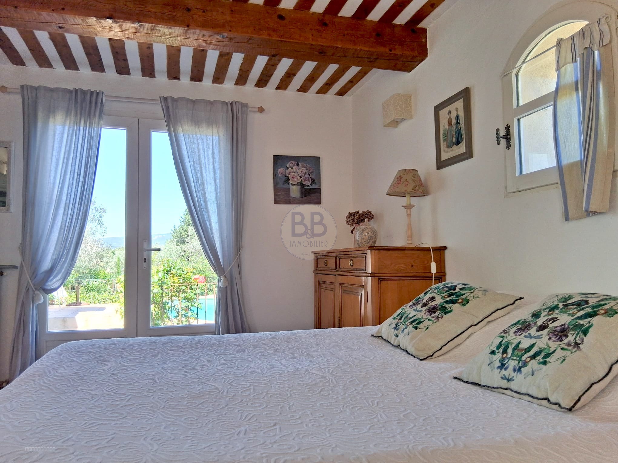 Charme, lumière et authenticité   Maison 4 chambres avec piscine — photo 12