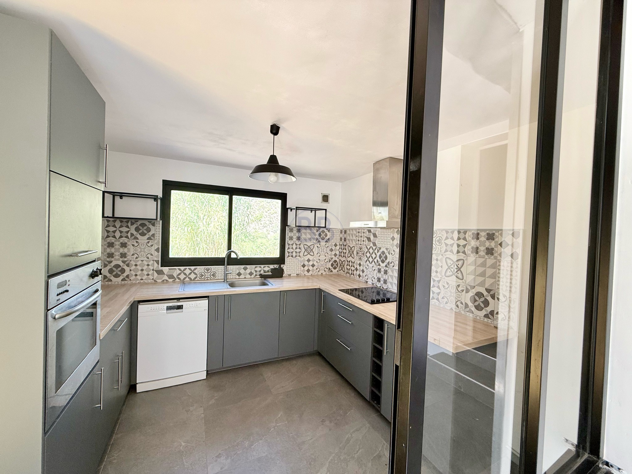 Vente villa 3 pièces rénovée à Fréjus avec piscine — photo 7