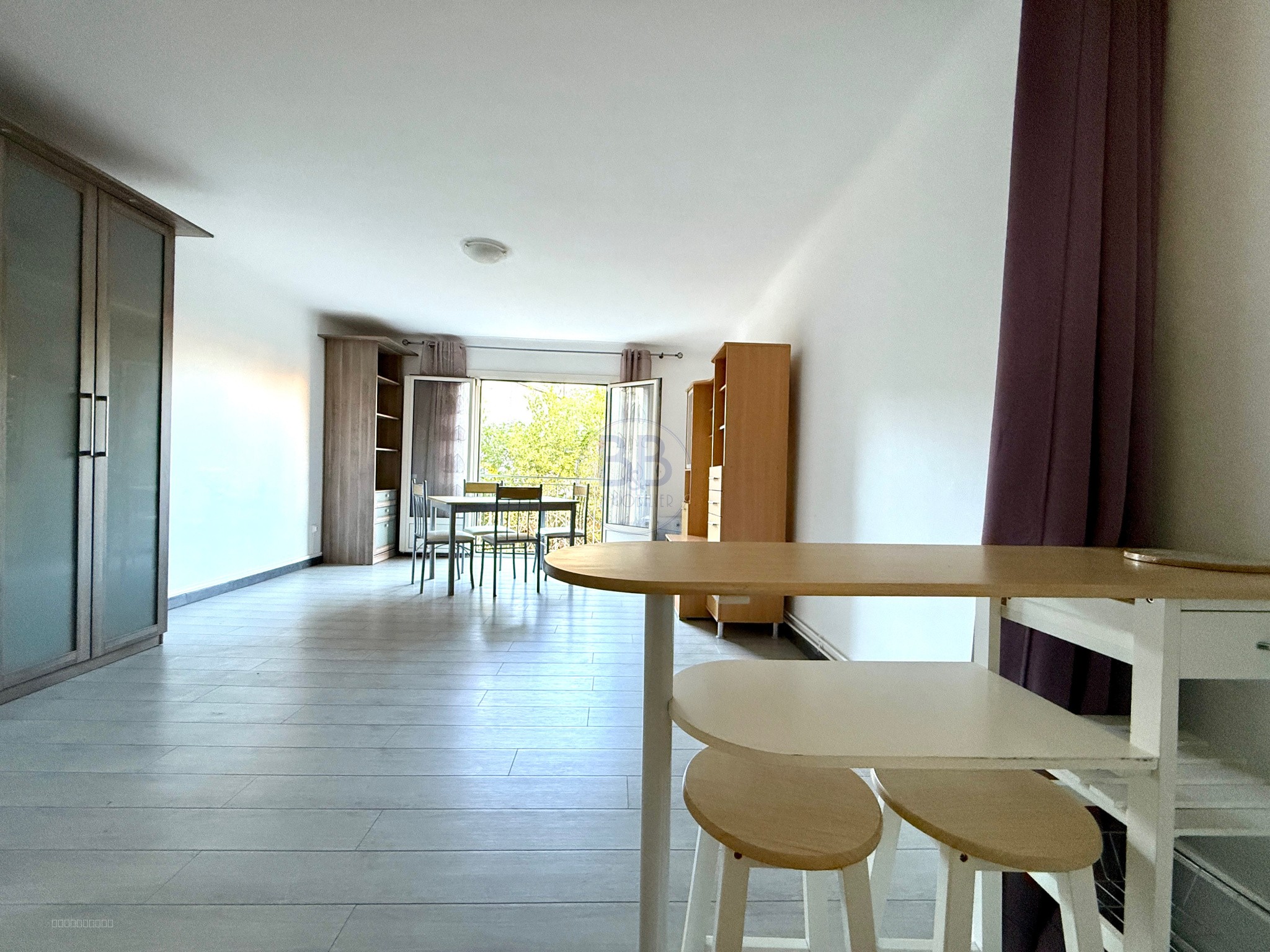 A VENDRE STUDIO DE 34 M2 RENOVE ST RAPHAEL PLAGES A PIED — photo 2