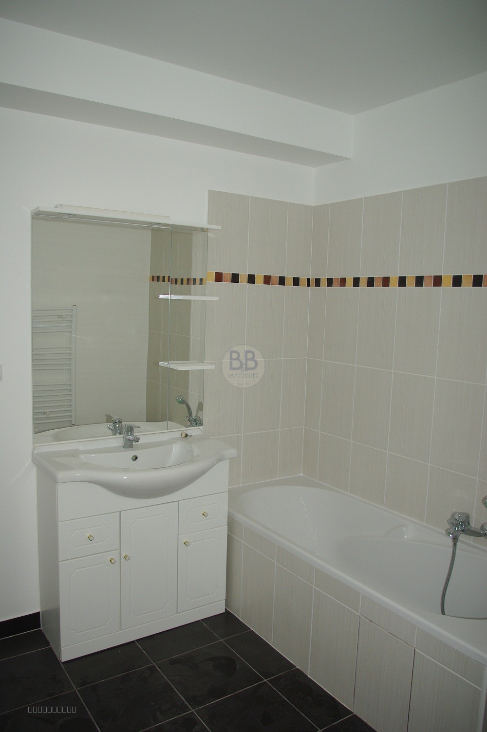 4 PIECES 80M2 AVEC PARKING ET GARAGE — photo 8