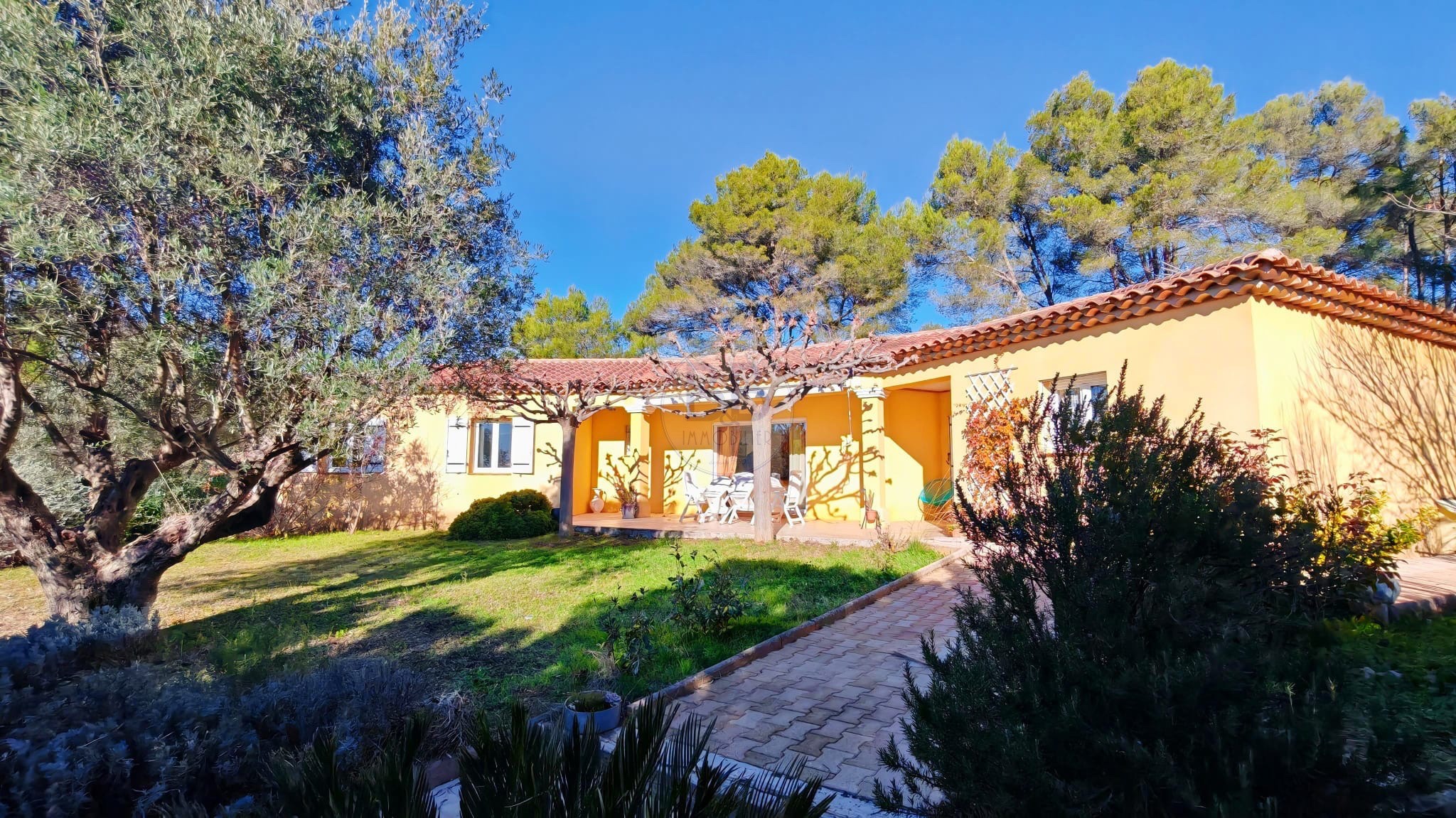 A vendre Villa de plain-pied avec vue dégagée à Draguignan   Quartier résidentiel recherché — photo 2