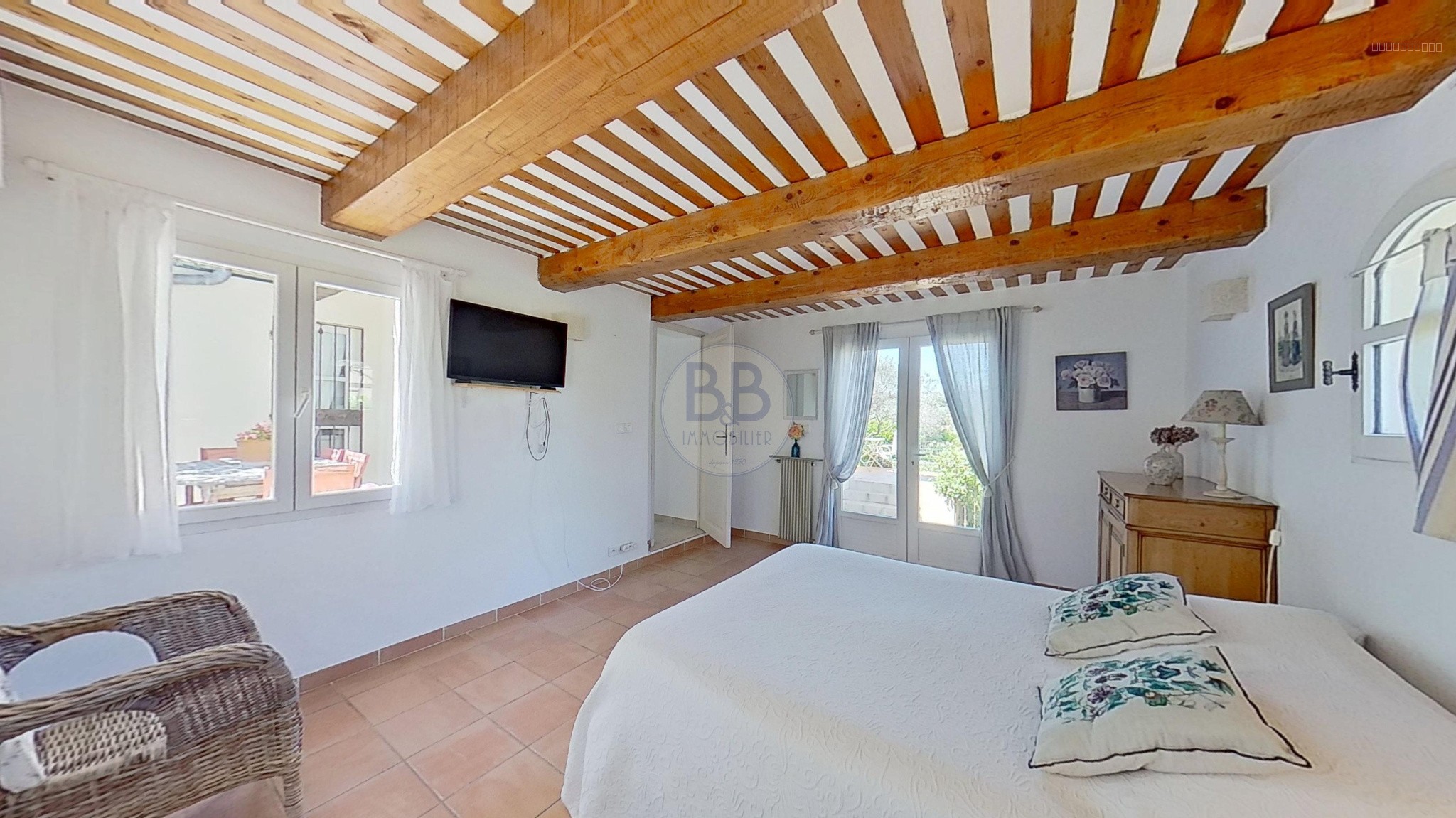 Charme, lumière et authenticité   Maison 4 chambres avec piscine — photo 21