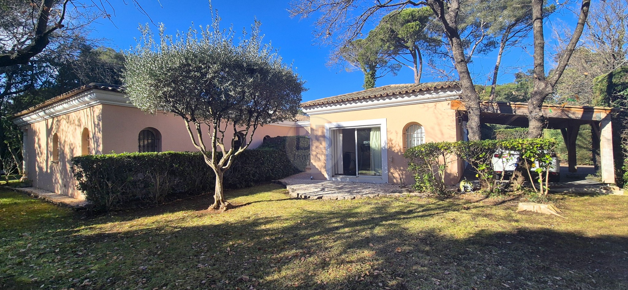 EXCLUSIVITÉ : PROPRIÉTÉ RARE DE PLAIN-PIED À SAINT-RAPHAËL, VALESCURE — photo 2