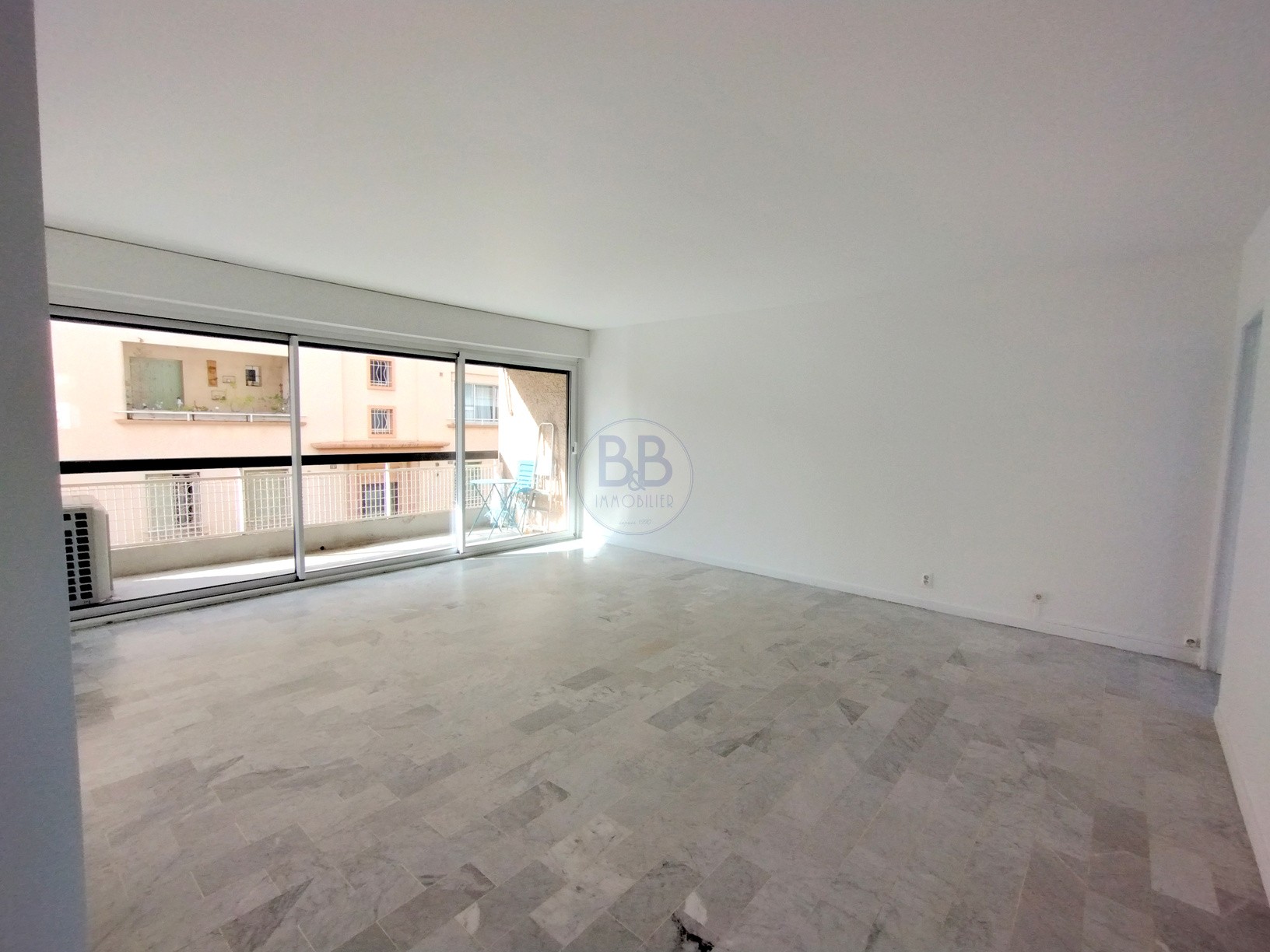 Vente appartement 3 pièces avec parking privatif centre ville — photo 2