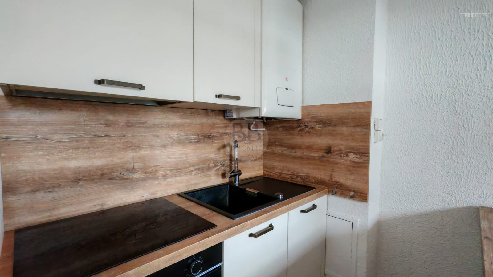 DEUX PIECES EN DERNIER ETAGE proche CENTRE VILLE FREJUS — photo 5