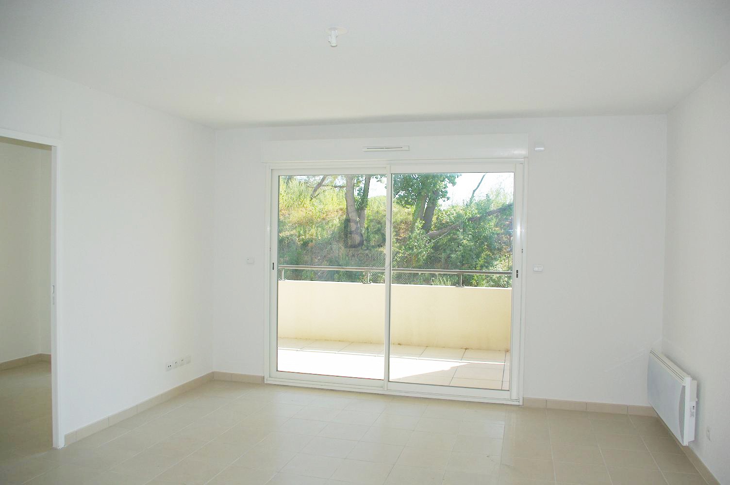 4 PIECES 80M2 AVEC PARKING ET GARAGE — photo 2