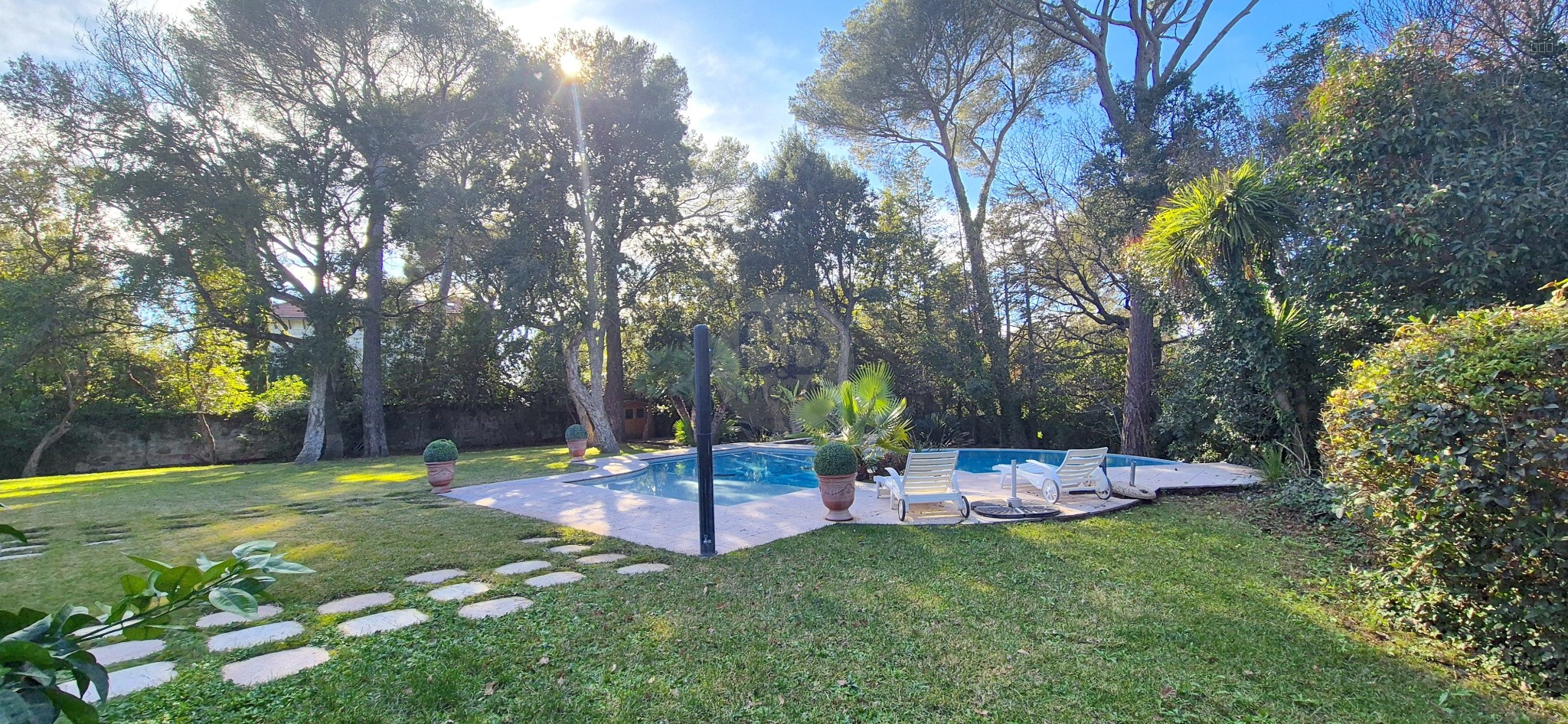 EXCLUSIVITÉ : PROPRIÉTÉ RARE DE PLAIN-PIED À SAINT-RAPHAËL, VALESCURE — photo 3