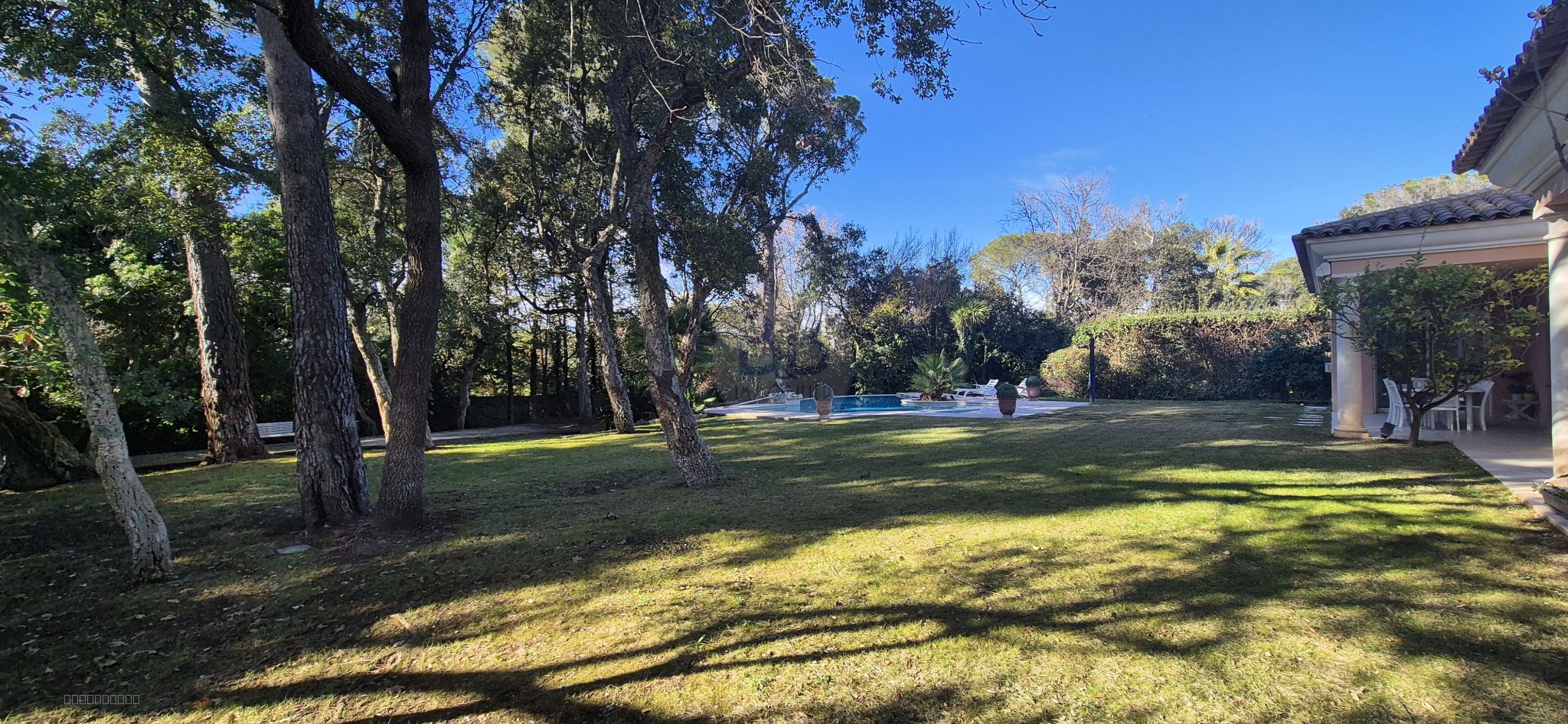 EXCLUSIVITÉ : PROPRIÉTÉ RARE DE PLAIN-PIED À SAINT-RAPHAËL, VALESCURE — photo 12