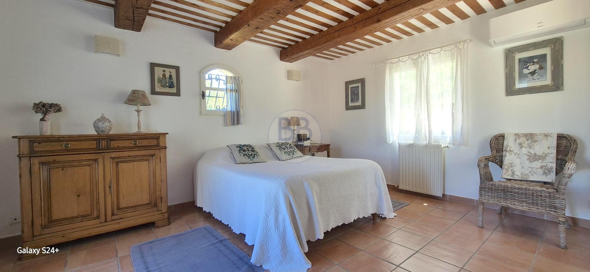 Charme, lumière et authenticité   Maison 4 chambres avec piscine — photo 7
