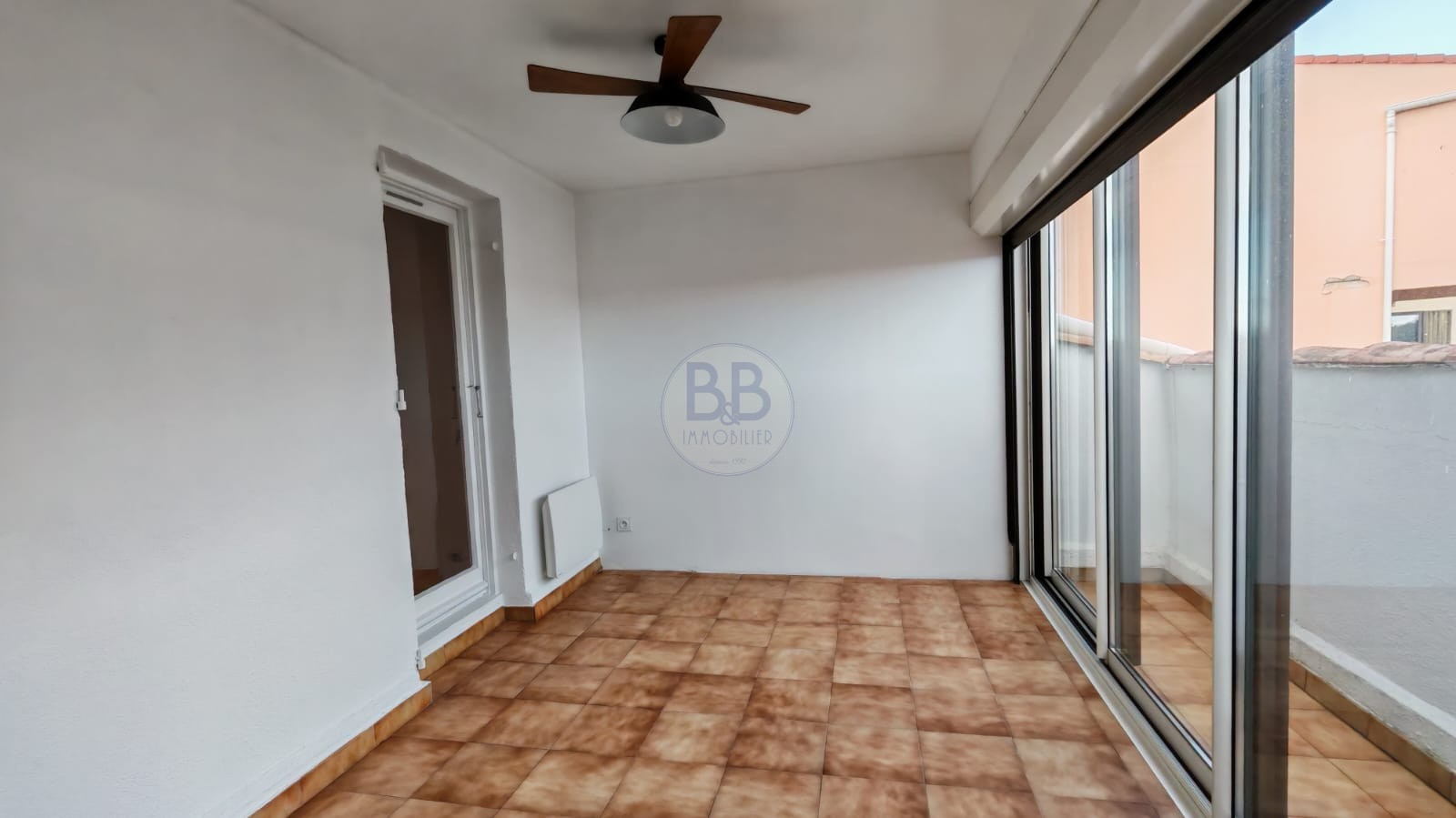 DEUX PIECES EN DERNIER ETAGE proche CENTRE VILLE FREJUS — photo 7