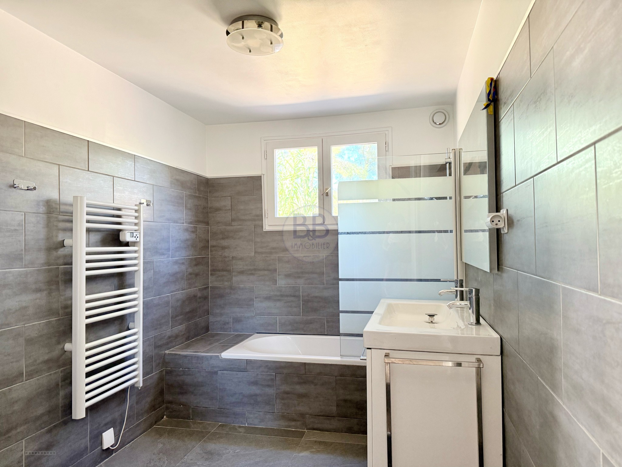 Vente villa 3 pièces rénovée à Fréjus avec piscine — photo 10