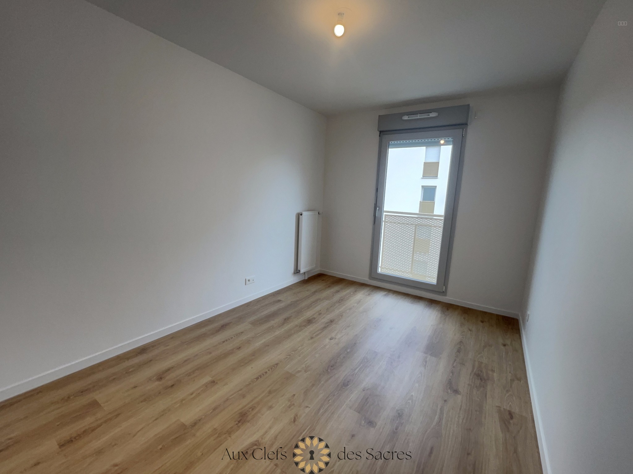 REIMS CENTRE - PONT DE VESLE / COMEDIE - APPARTEMENT T4 AVEC BALCON ET STATIONNEMENT — photo 11