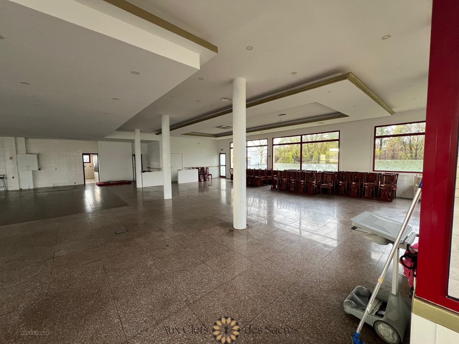 LOCAL COMMERCIAL — photo 8