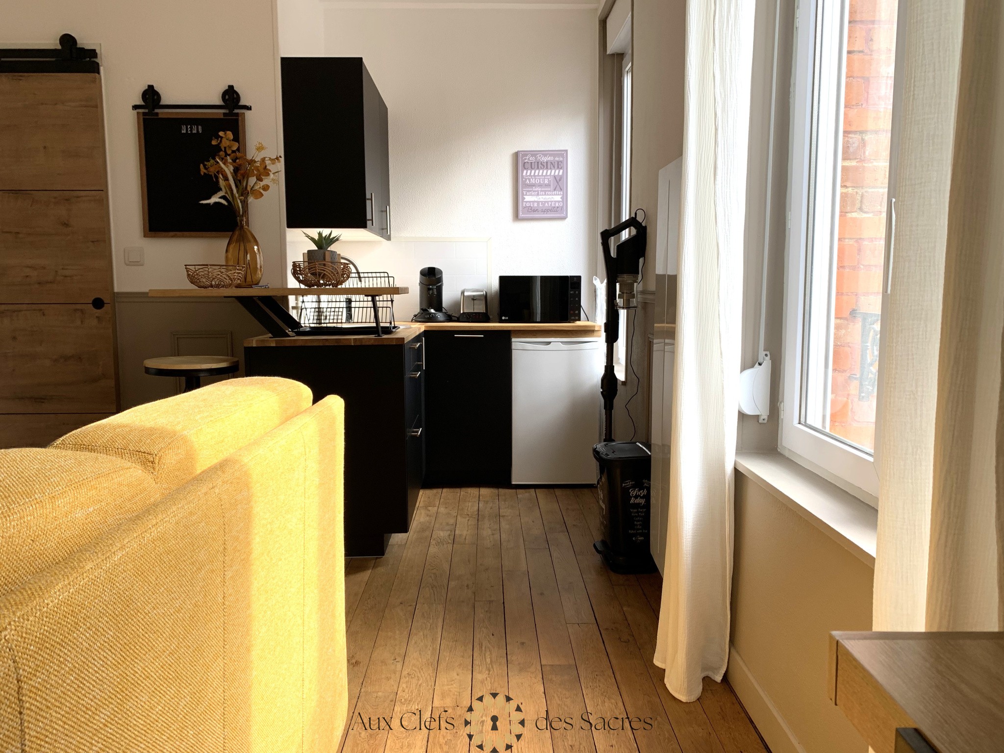 A VENDRE : Studio rénové et vendu meublé avec locataire — photo 4