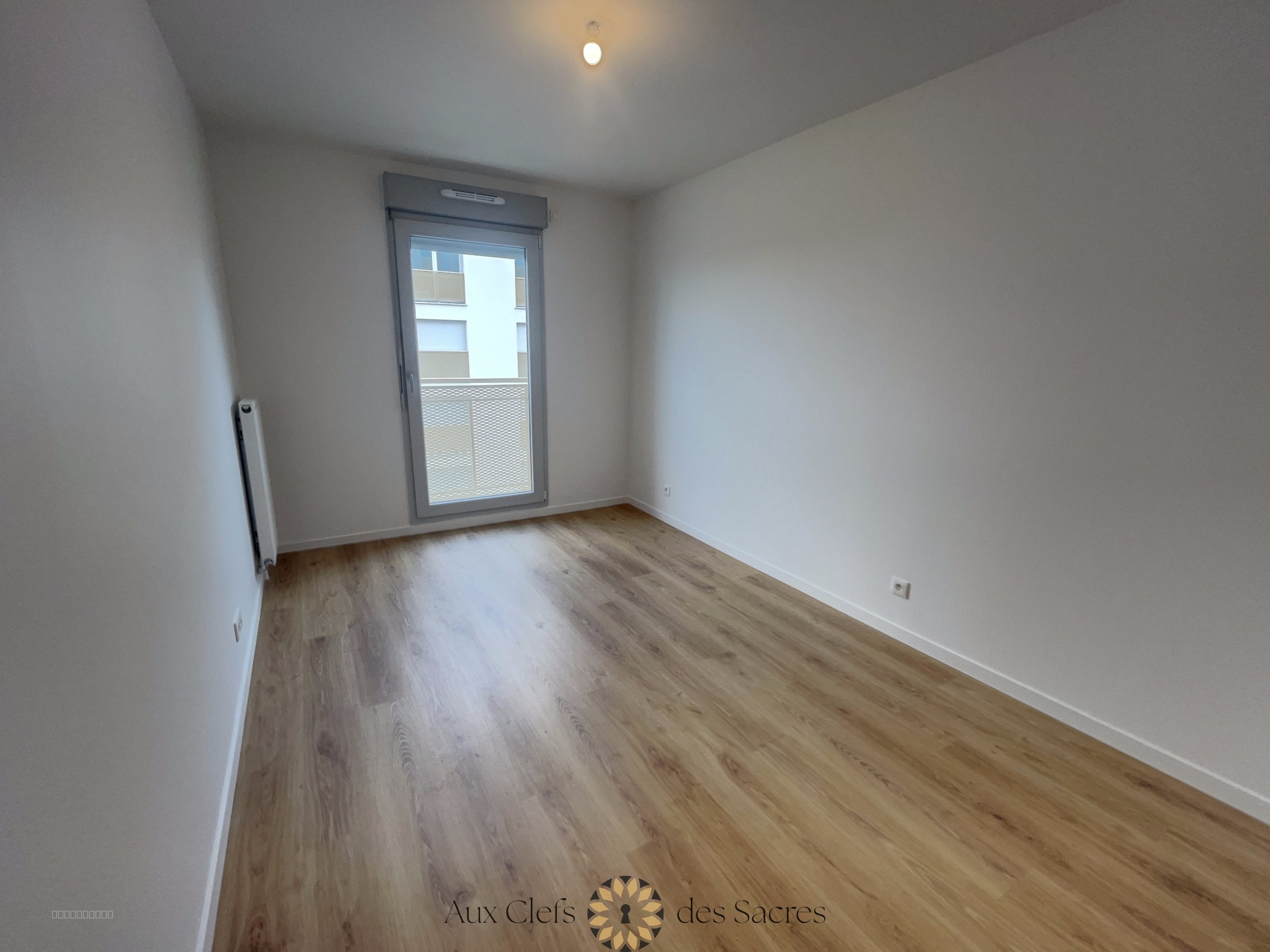 REIMS CENTRE - PONT DE VESLE / COMEDIE - APPARTEMENT T4 AVEC BALCON ET STATIONNEMENT — photo 12