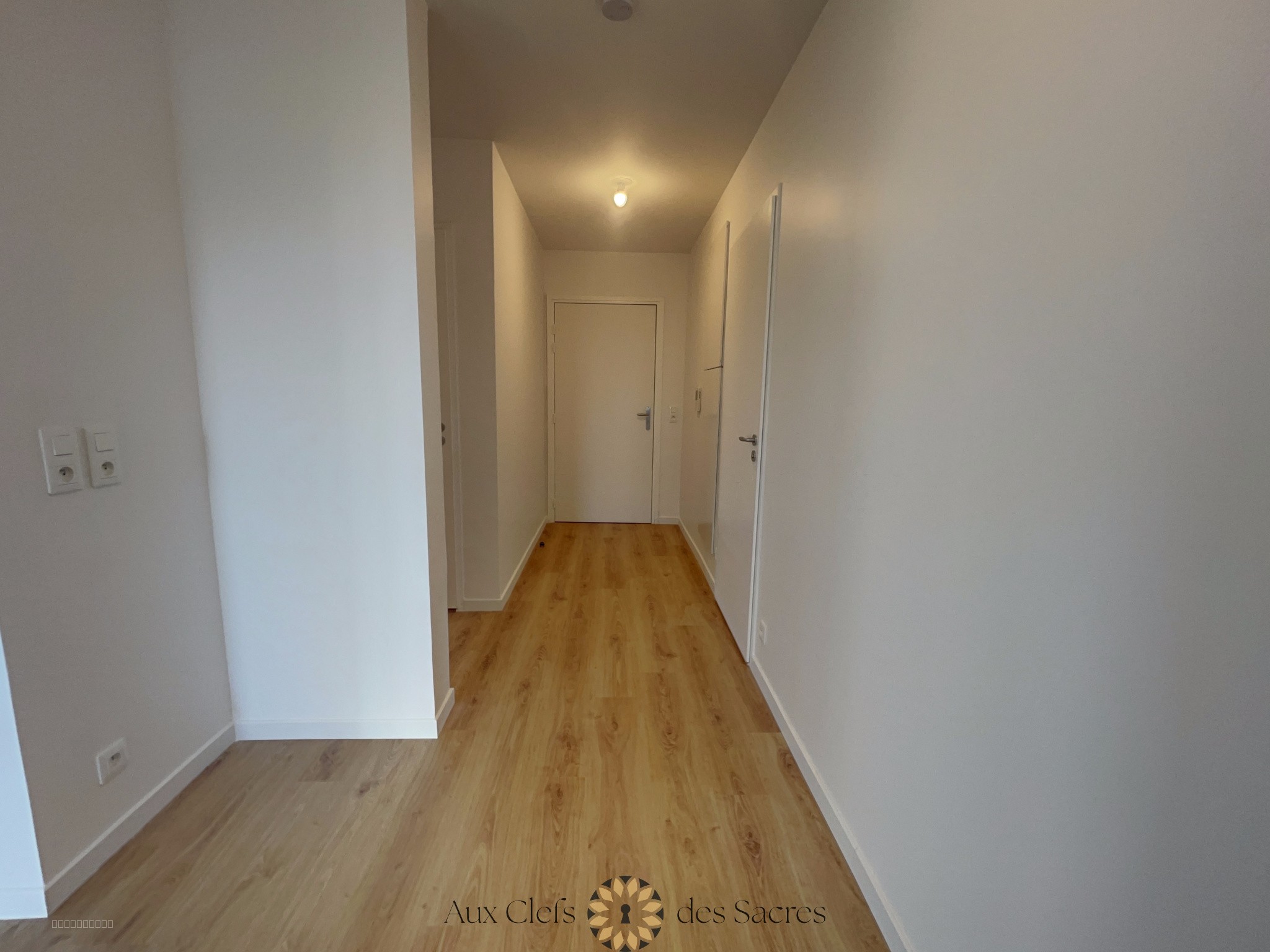 REIMS CENTRE - PONT DE VESLE / COMEDIE - APPARTEMENT T4 AVEC BALCON ET STATIONNEMENT — photo 4