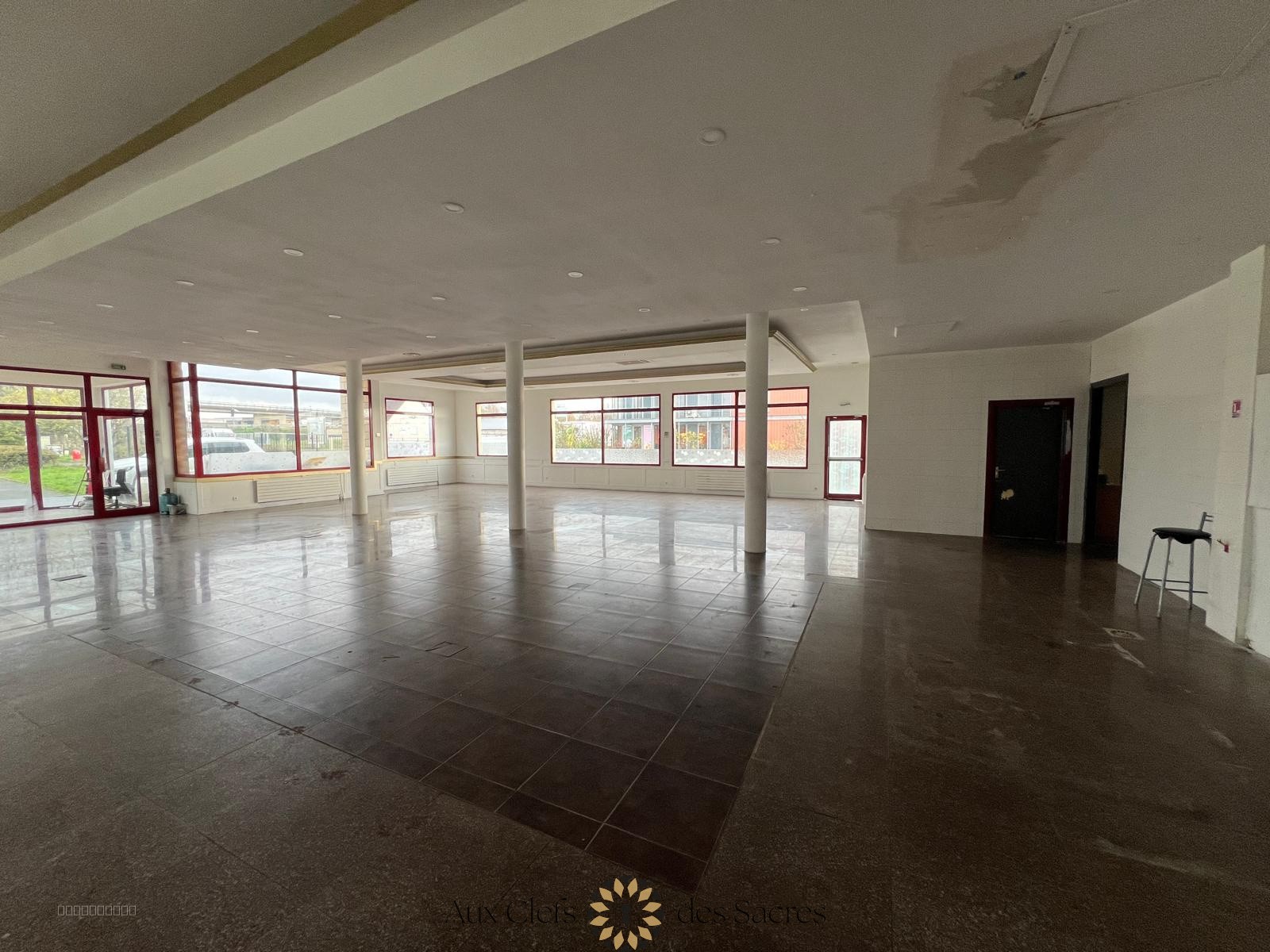 LOCAL COMMERCIAL — photo 10