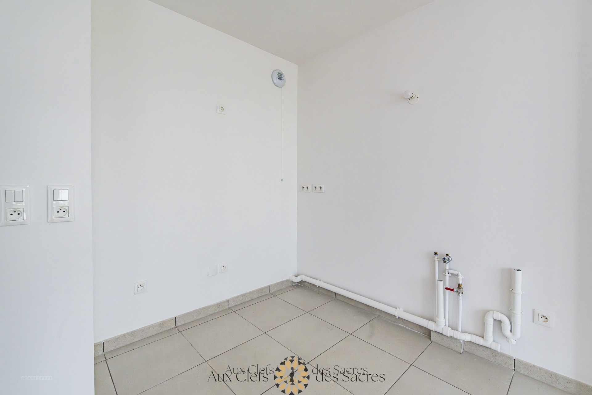 REIMS CENTRE - PONT DE VESLE / COMEDIE - APPARTEMENT T2 avec terrasse et stationnement — photo 16